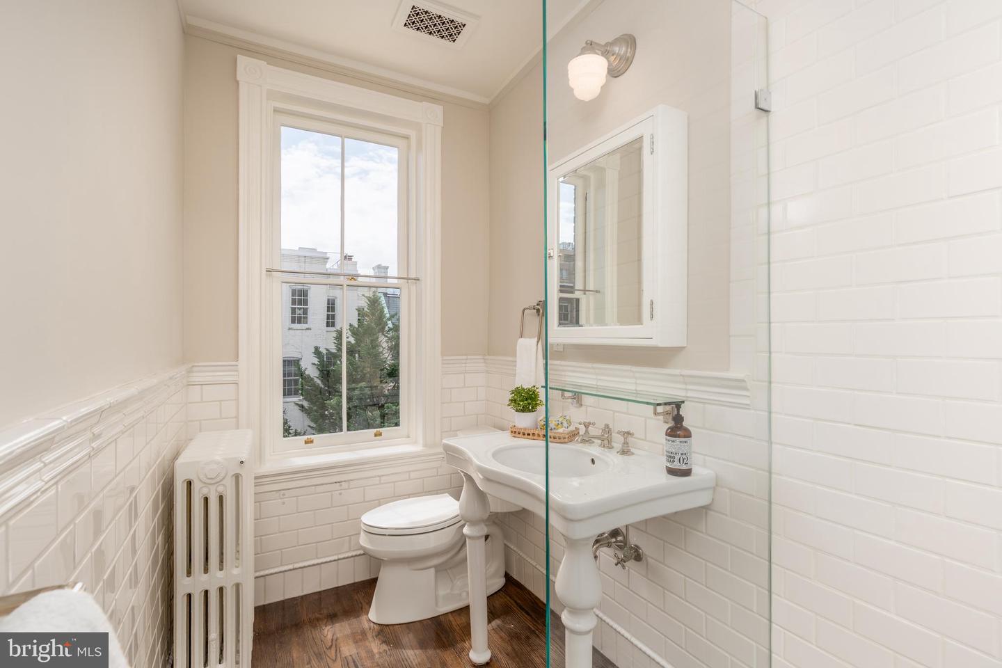 2028 HILLYER PL NW, WASHINGTON, District Of Columbia 20009, 4 Bedrooms Bedrooms, ,4 BathroomsBathrooms,Residential,For sale,2028 HILLYER PL NW,DCDC2205588 MLS # DCDC2205588