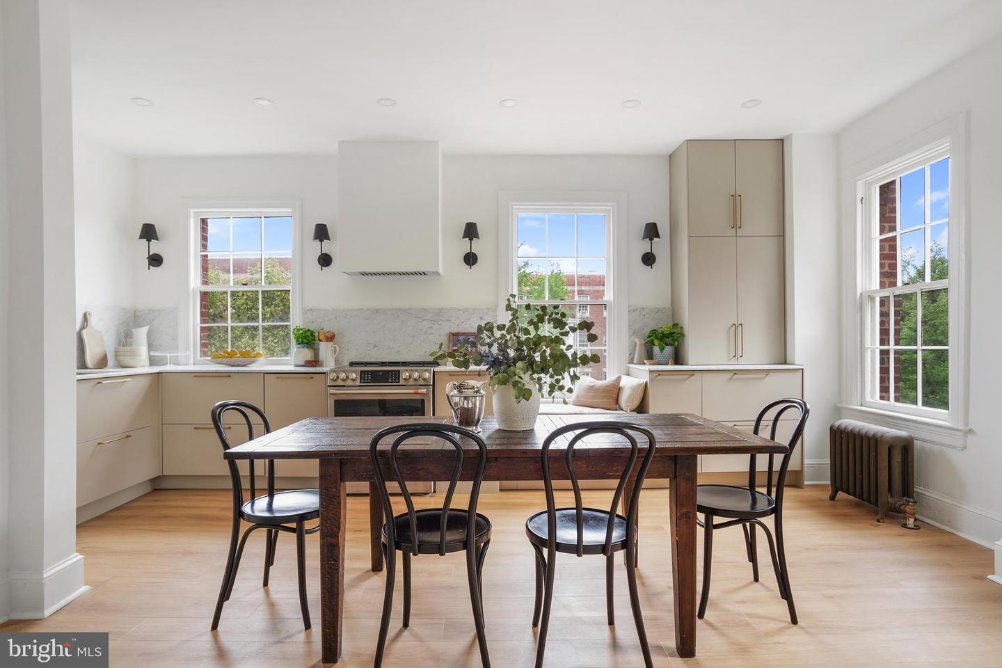 2527 Q ST NW #202, WASHINGTON, District Of Columbia 20007, 2 Bedrooms Bedrooms, ,1 BathroomBathrooms,Residential,For sale,2527 Q ST NW #202,DCDC2205590 MLS # DCDC2205590