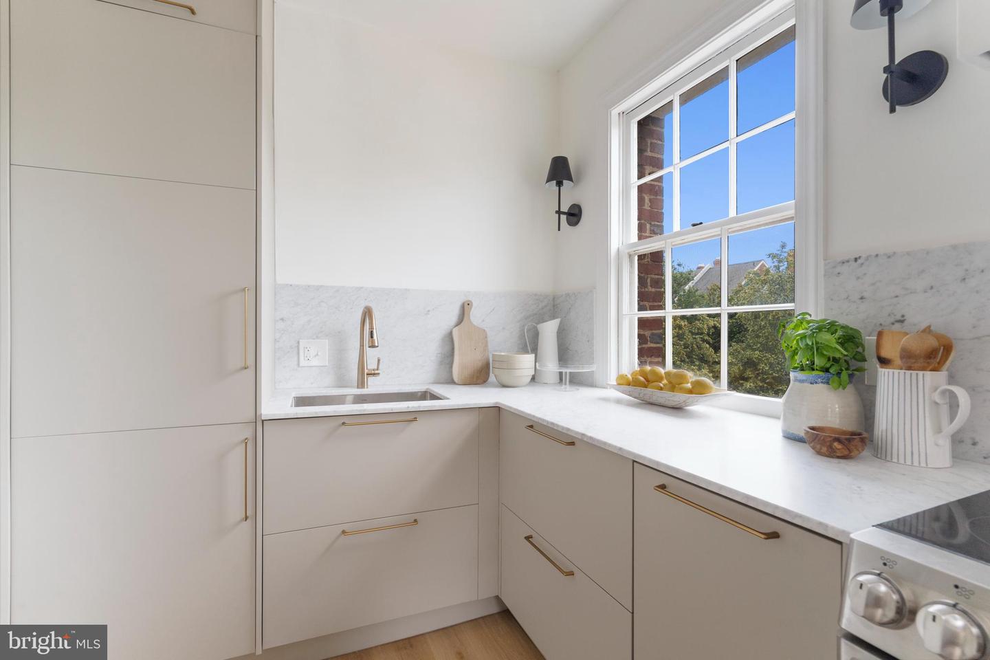 2527 Q ST NW #202, WASHINGTON, District Of Columbia 20007, 2 Bedrooms Bedrooms, ,1 BathroomBathrooms,Residential,For sale,2527 Q ST NW #202,DCDC2205590 MLS # DCDC2205590