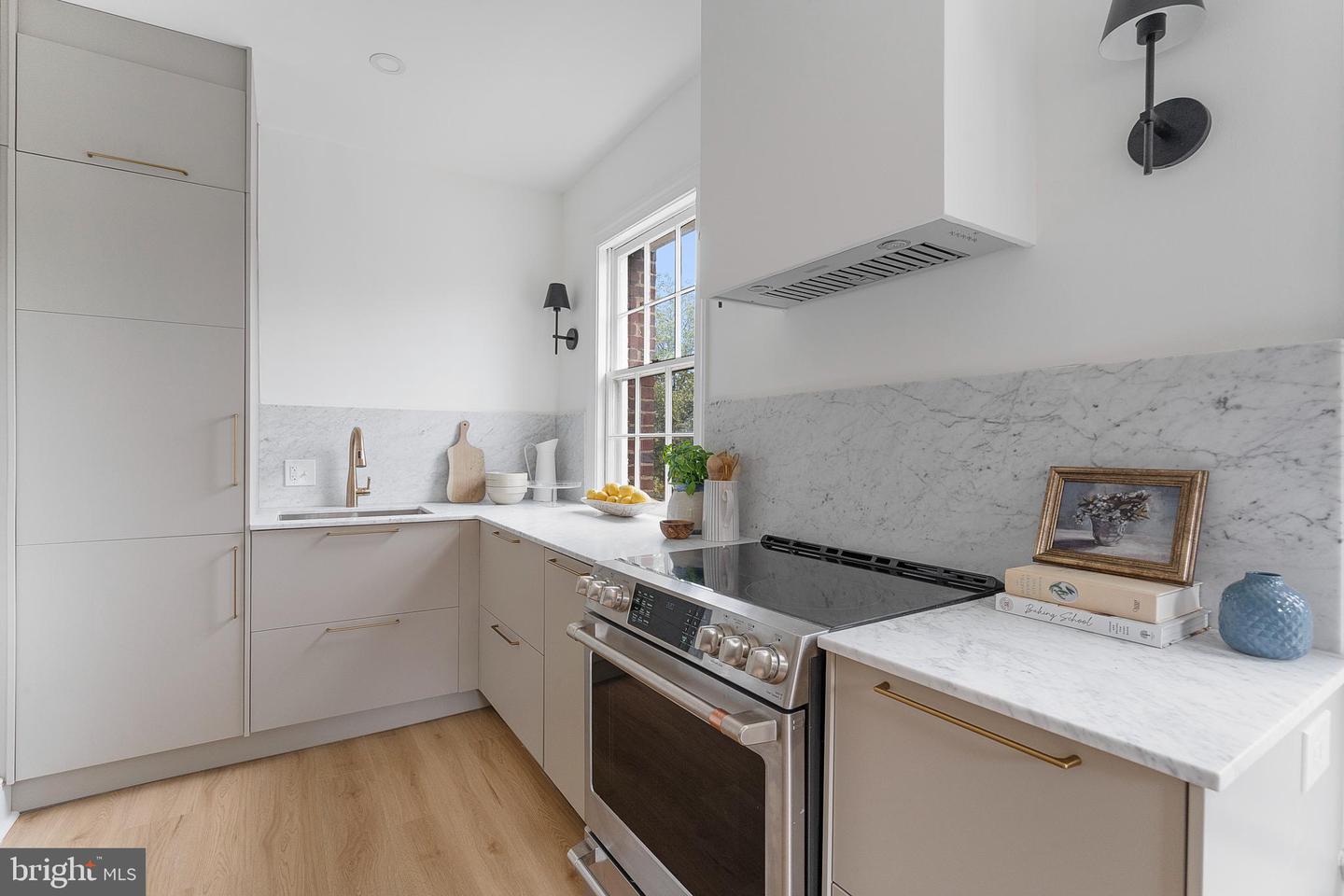 2527 Q ST NW #202, WASHINGTON, District Of Columbia 20007, 2 Bedrooms Bedrooms, ,1 BathroomBathrooms,Residential,For sale,2527 Q ST NW #202,DCDC2205590 MLS # DCDC2205590