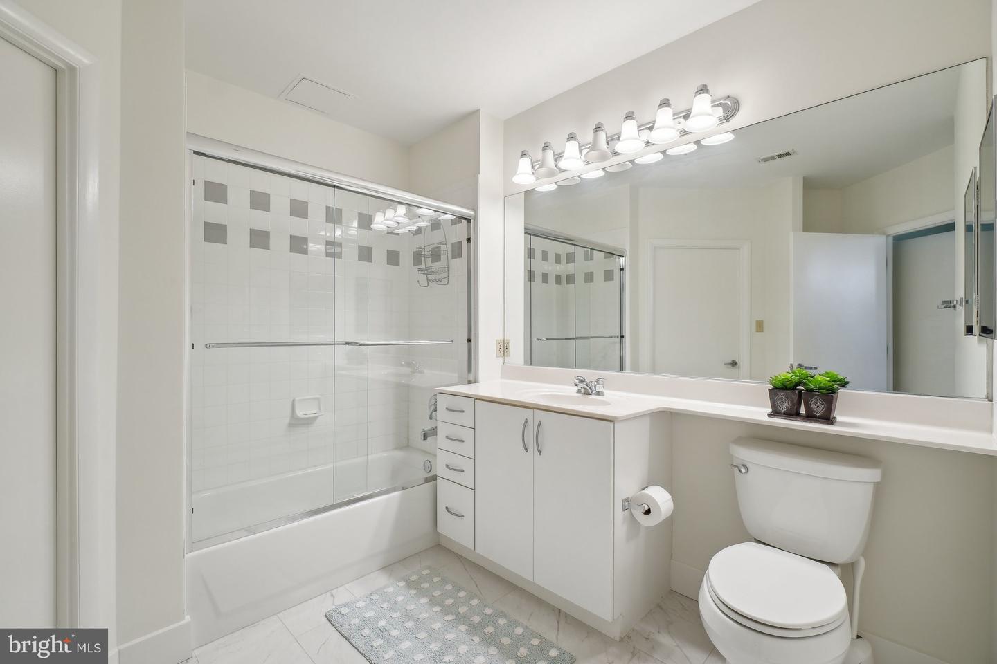 1300 N ST NW #201, WASHINGTON, District Of Columbia 20005, 2 Bedrooms Bedrooms, ,2 BathroomsBathrooms,Residential,For sale,1300 N ST NW #201,DCDC2205632 MLS # DCDC2205632