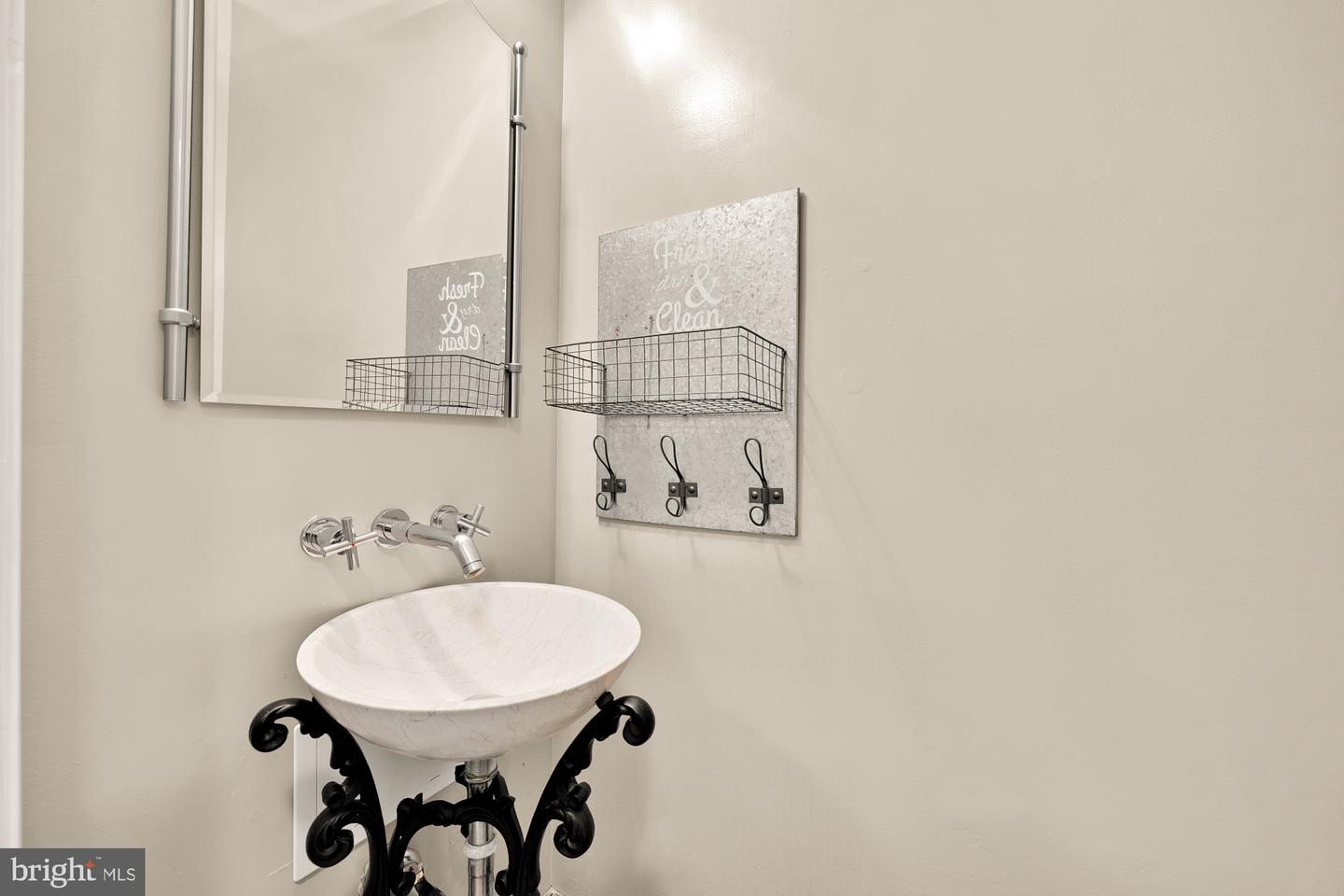 6337 BURGUNDY LEAF LN, ALEXANDRIA, Virginia 22312, 4 Bedrooms Bedrooms, ,3 BathroomsBathrooms,Residential,For sale,6337 BURGUNDY LEAF LN,VAFX2247350 MLS # VAFX2247350