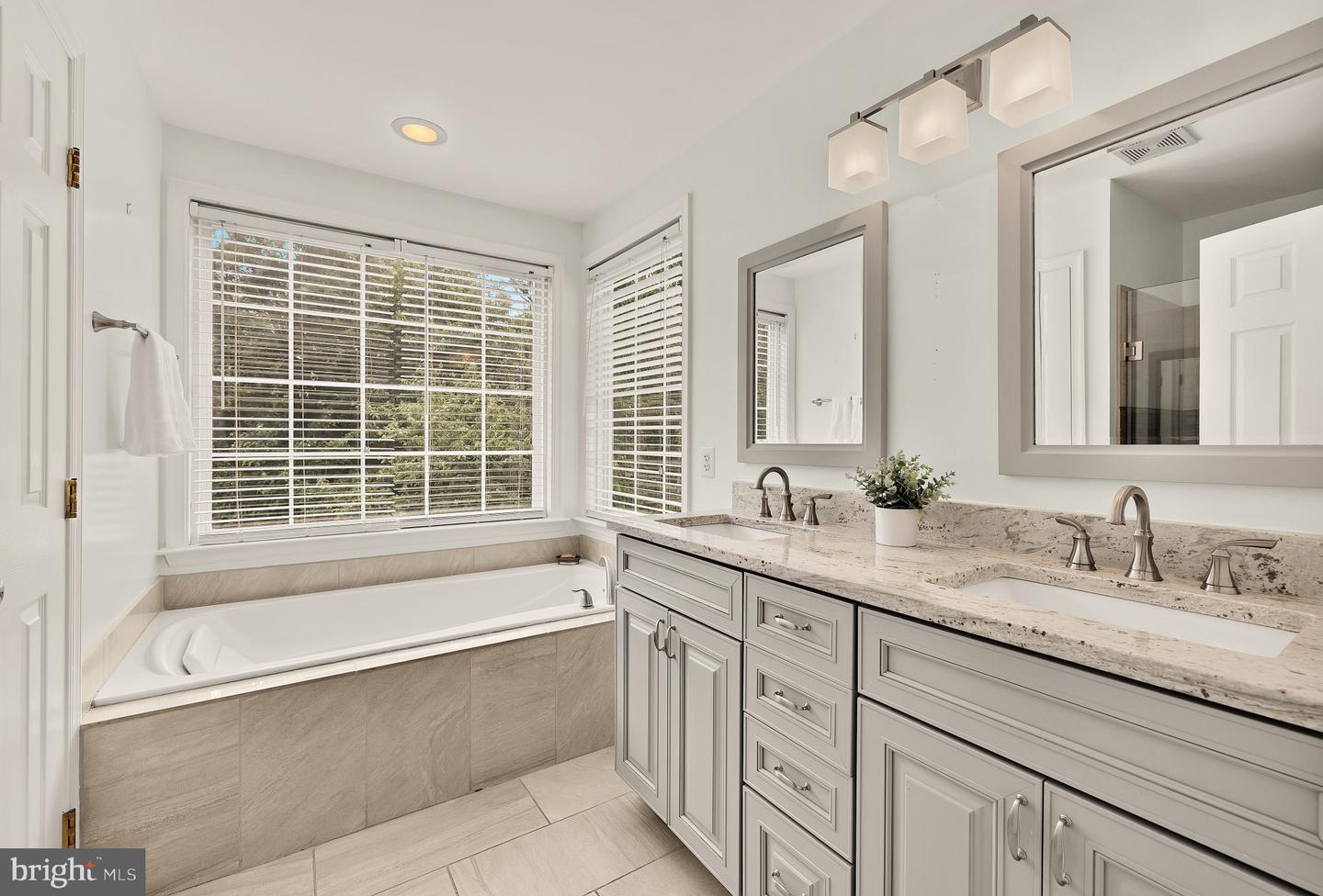 6337 BURGUNDY LEAF LN, ALEXANDRIA, Virginia 22312, 4 Bedrooms Bedrooms, ,3 BathroomsBathrooms,Residential,For sale,6337 BURGUNDY LEAF LN,VAFX2247350 MLS # VAFX2247350