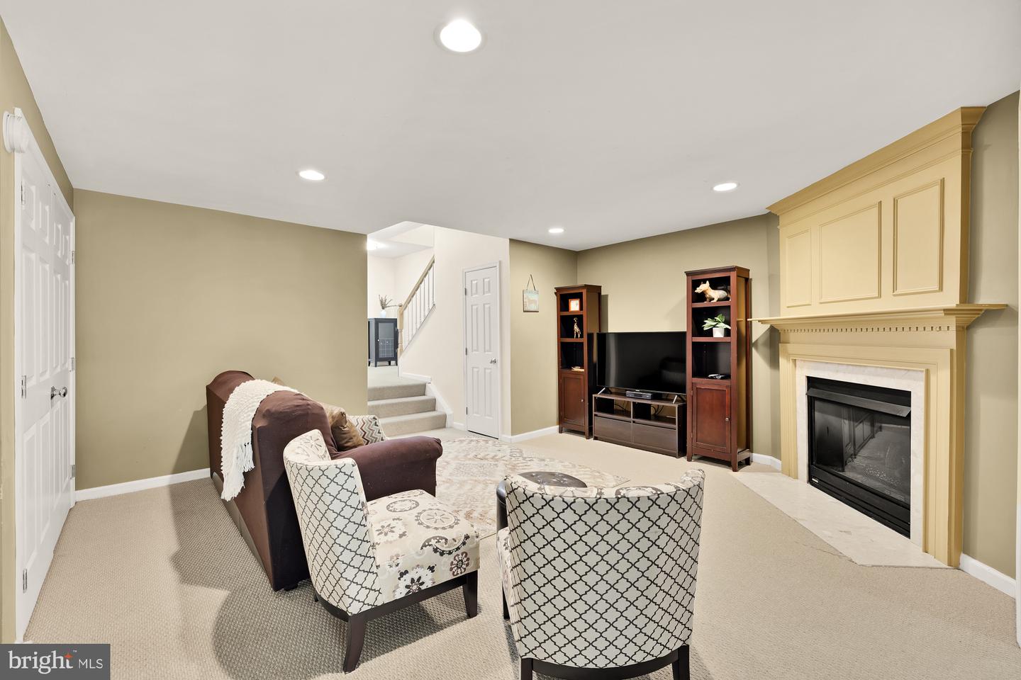 6337 BURGUNDY LEAF LN, ALEXANDRIA, Virginia 22312, 4 Bedrooms Bedrooms, ,3 BathroomsBathrooms,Residential,For sale,6337 BURGUNDY LEAF LN,VAFX2247350 MLS # VAFX2247350