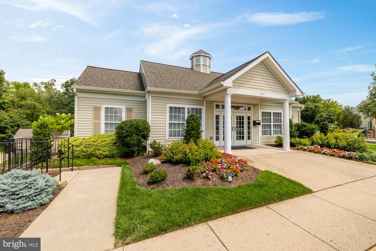 6337 BURGUNDY LEAF LN, ALEXANDRIA, Virginia 22312, 4 Bedrooms Bedrooms, ,3 BathroomsBathrooms,Residential,For sale,6337 BURGUNDY LEAF LN,VAFX2247350 MLS # VAFX2247350