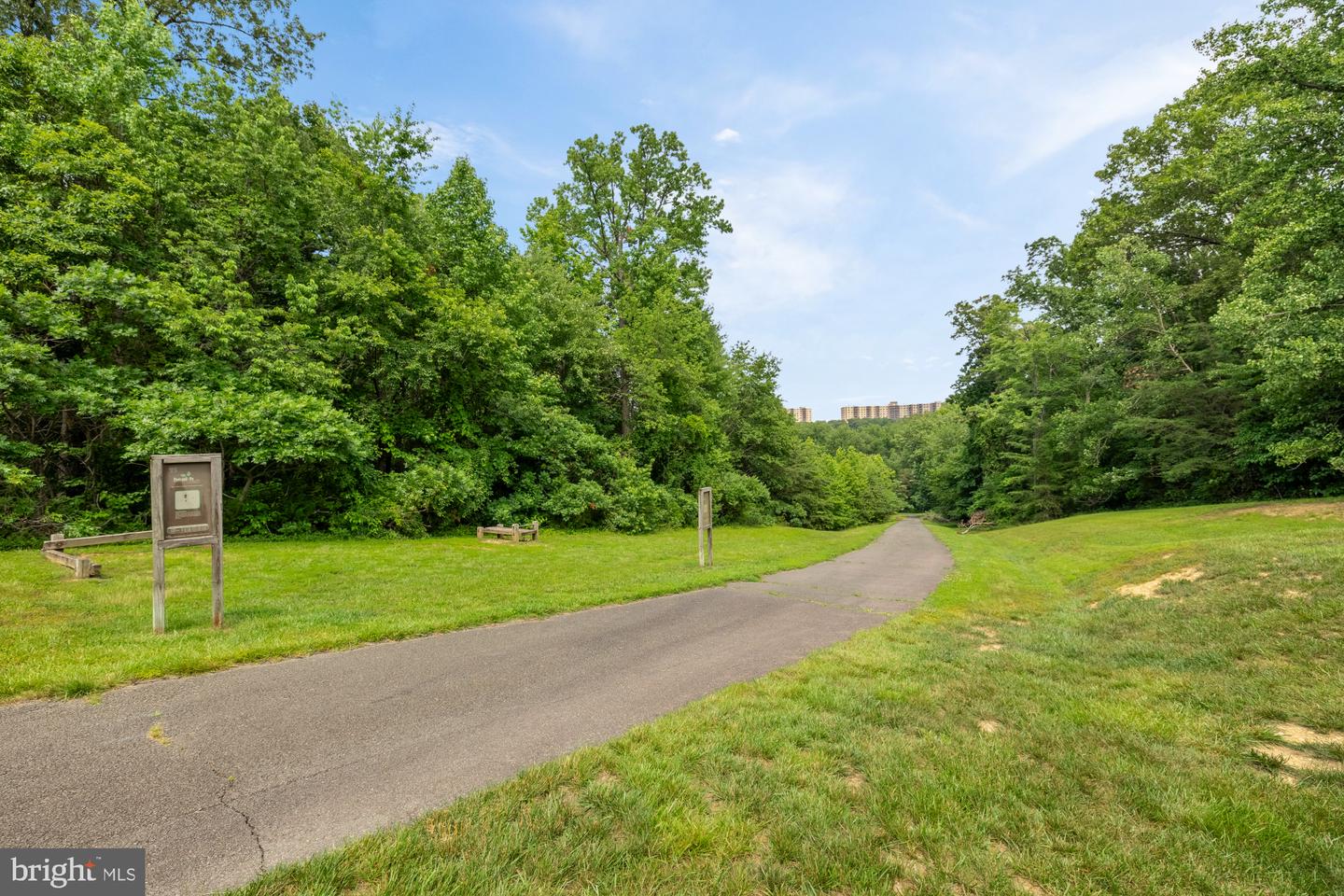 6337 BURGUNDY LEAF LN, ALEXANDRIA, Virginia 22312, 4 Bedrooms Bedrooms, ,3 BathroomsBathrooms,Residential,For sale,6337 BURGUNDY LEAF LN,VAFX2247350 MLS # VAFX2247350