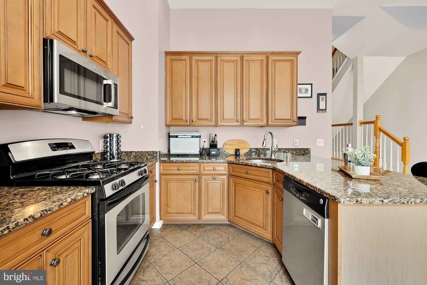 6337 BURGUNDY LEAF LN, ALEXANDRIA, Virginia 22312, 4 Bedrooms Bedrooms, ,3 BathroomsBathrooms,Residential,For sale,6337 BURGUNDY LEAF LN,VAFX2247350 MLS # VAFX2247350