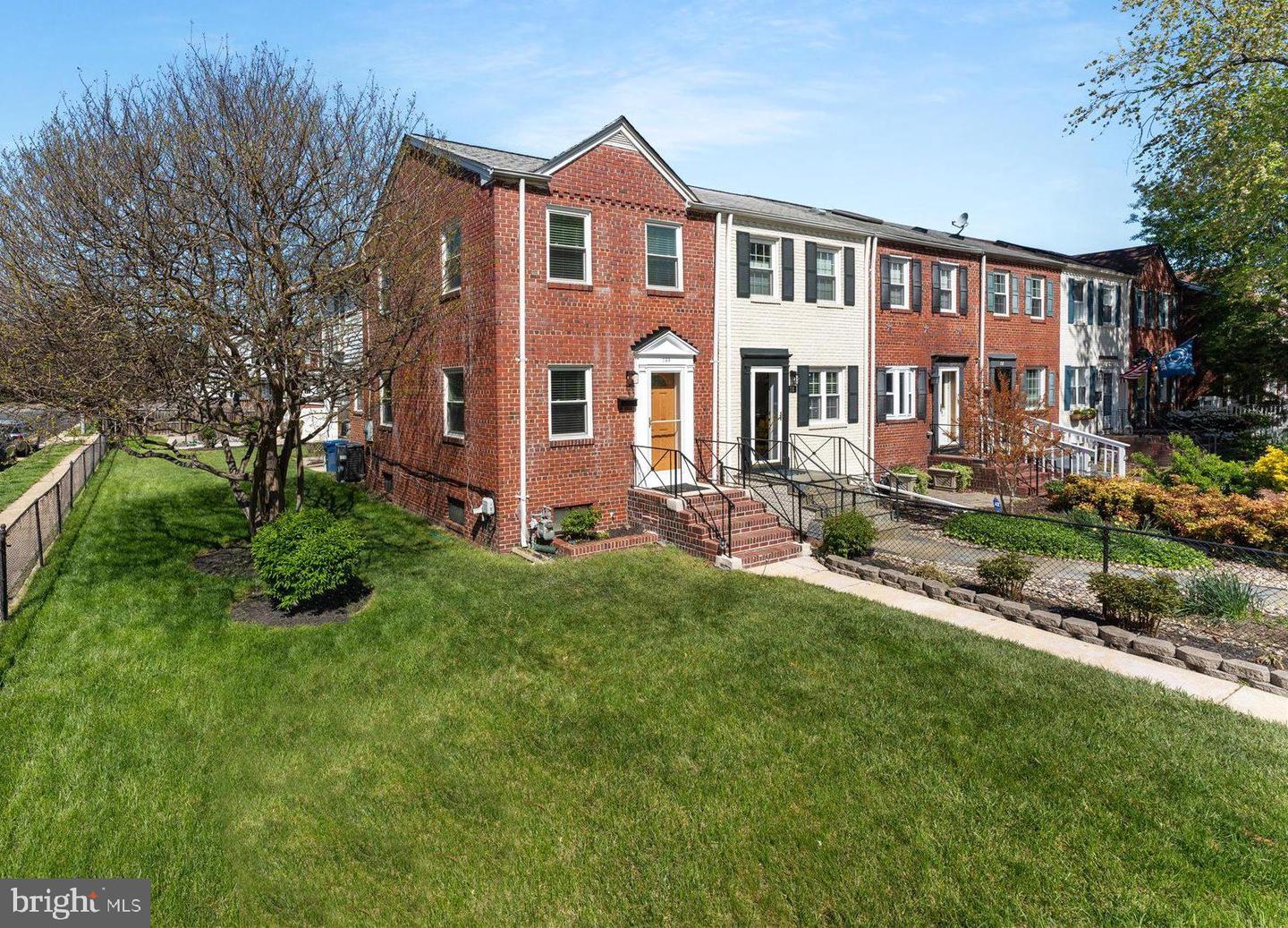 733 S FAYETTE ST, ALEXANDRIA, Virginia 22314, 3 Bedrooms Bedrooms, ,2 BathroomsBathrooms,Residential,For sale,733 S FAYETTE ST,VAAX2046498 MLS # VAAX2046498