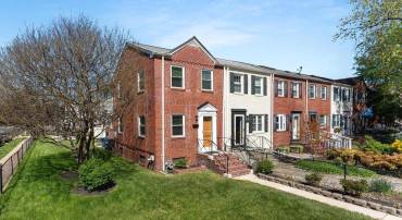 733 S FAYETTE ST, ALEXANDRIA, Virginia 22314, 3 Bedrooms Bedrooms, ,2 BathroomsBathrooms,Residential,For sale,733 S FAYETTE ST,VAAX2046498 MLS # VAAX2046498