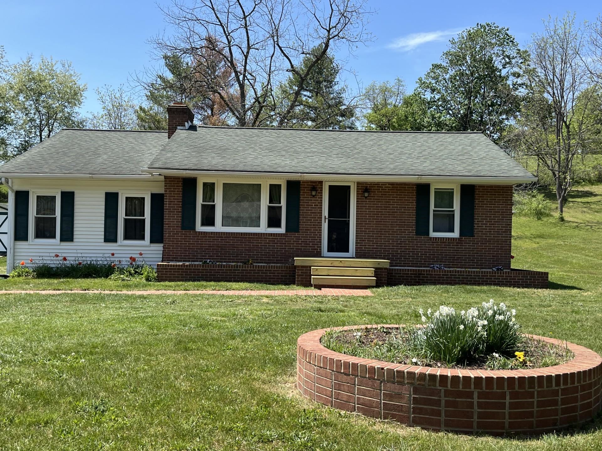 911 OLD WHITE HILL RD, STUARTS DRAFT, Virginia 24477, 2 Bedrooms Bedrooms, ,2 BathroomsBathrooms,Residential,911 OLD WHITE HILL RD,663745 MLS # 663745