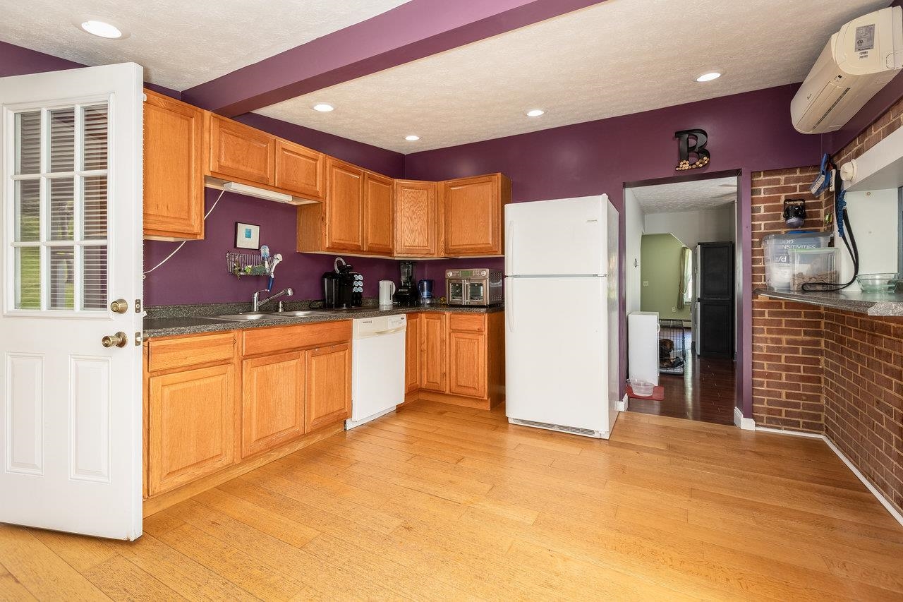 911 OLD WHITE HILL RD, STUARTS DRAFT, Virginia 24477, 2 Bedrooms Bedrooms, ,2 BathroomsBathrooms,Residential,911 OLD WHITE HILL RD,663745 MLS # 663745