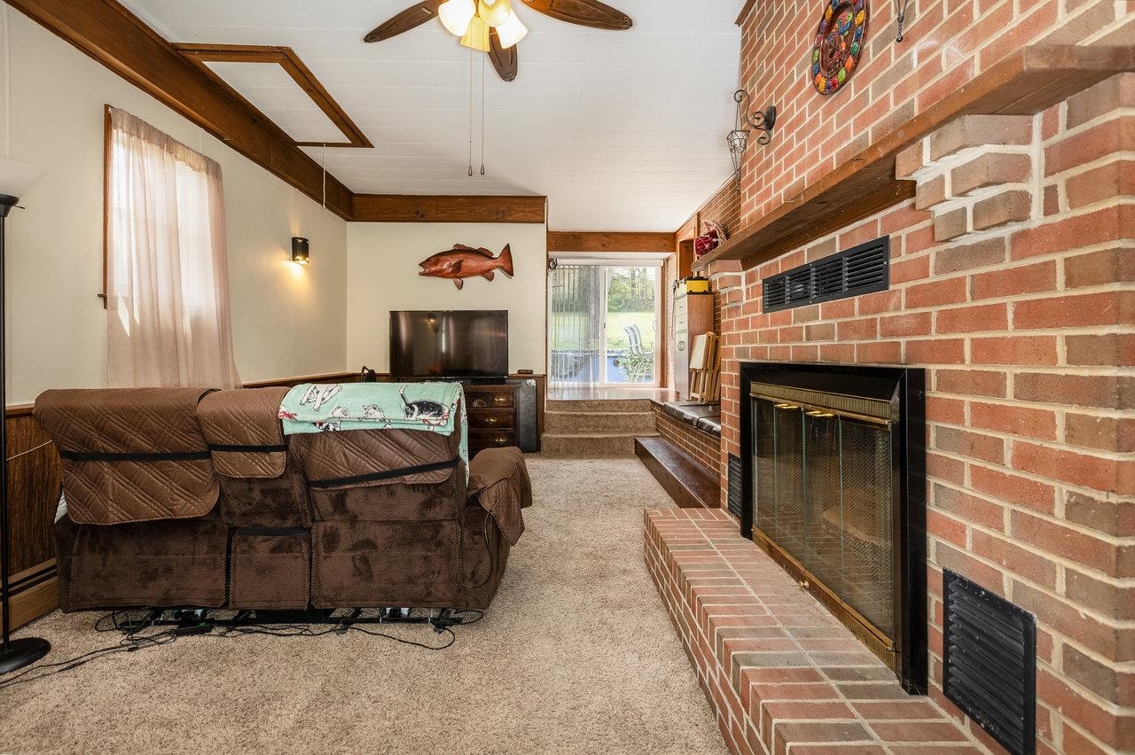 911 OLD WHITE HILL RD, STUARTS DRAFT, Virginia 24477, 2 Bedrooms Bedrooms, ,2 BathroomsBathrooms,Residential,911 OLD WHITE HILL RD,663745 MLS # 663745
