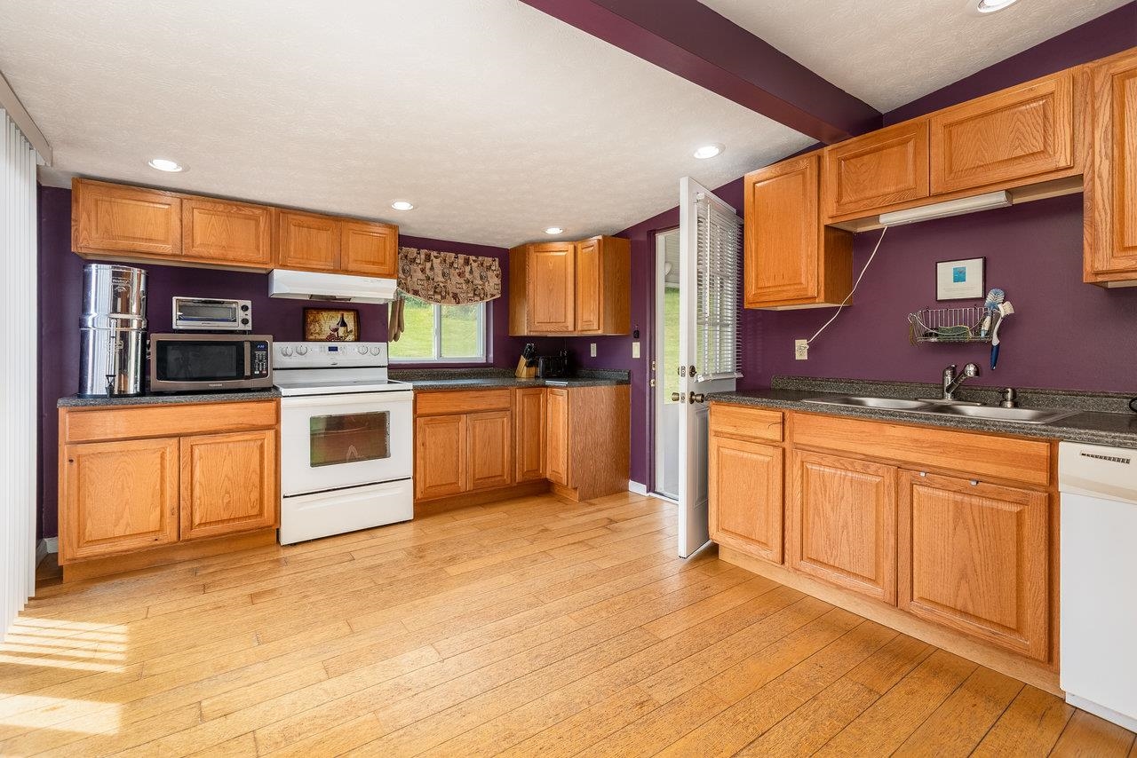 911 OLD WHITE HILL RD, STUARTS DRAFT, Virginia 24477, 2 Bedrooms Bedrooms, ,2 BathroomsBathrooms,Residential,911 OLD WHITE HILL RD,663745 MLS # 663745