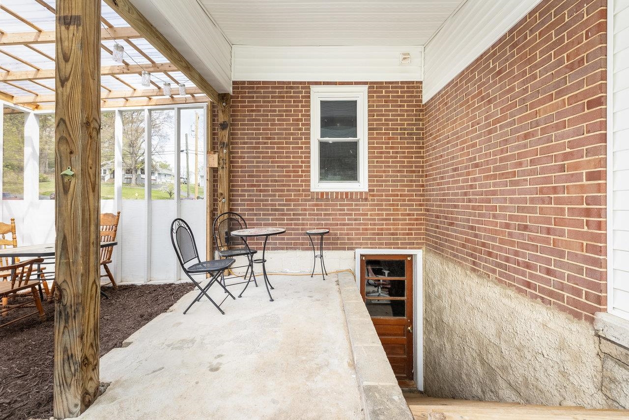911 OLD WHITE HILL RD, STUARTS DRAFT, Virginia 24477, 2 Bedrooms Bedrooms, ,2 BathroomsBathrooms,Residential,911 OLD WHITE HILL RD,663745 MLS # 663745