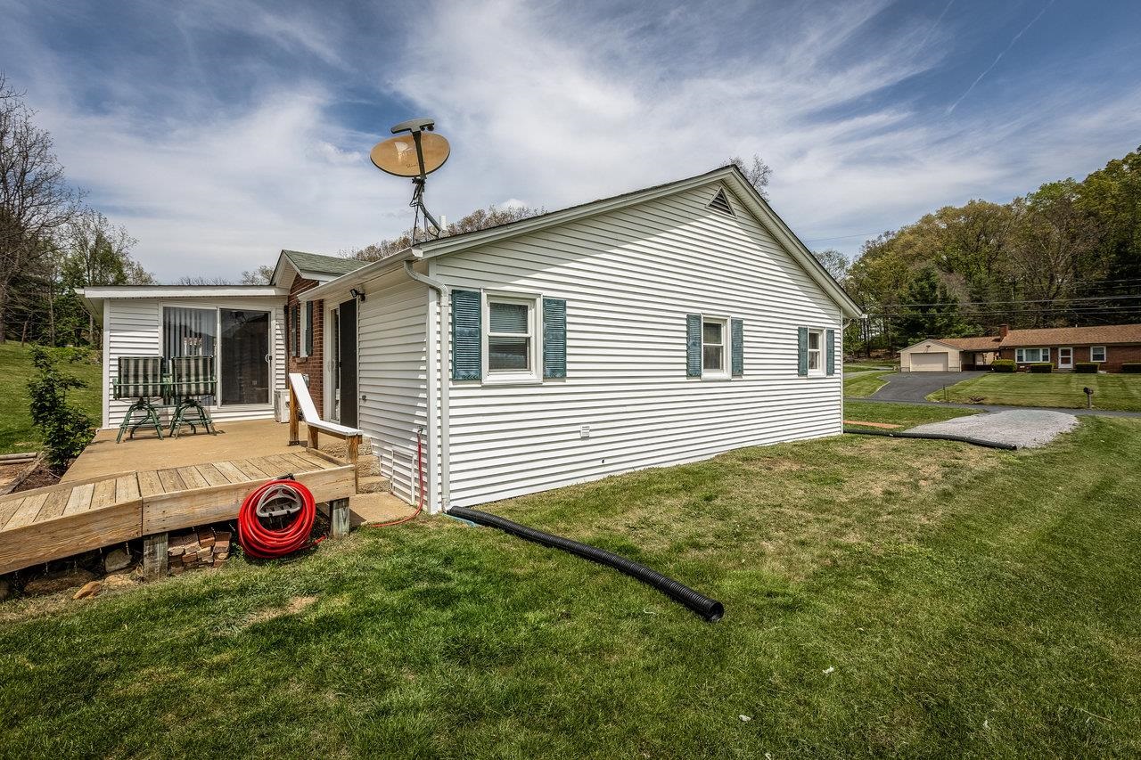 911 OLD WHITE HILL RD, STUARTS DRAFT, Virginia 24477, 2 Bedrooms Bedrooms, ,2 BathroomsBathrooms,Residential,911 OLD WHITE HILL RD,663745 MLS # 663745