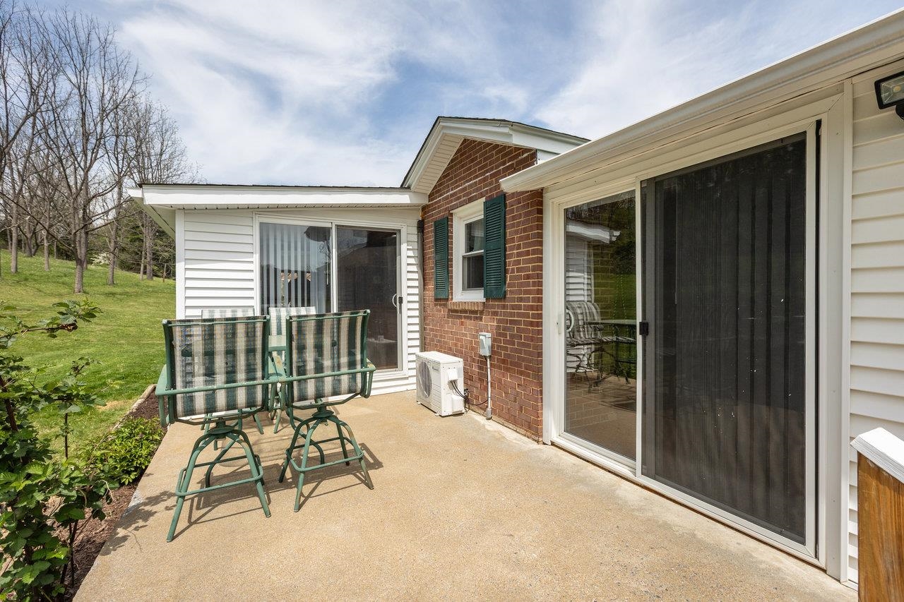 911 OLD WHITE HILL RD, STUARTS DRAFT, Virginia 24477, 2 Bedrooms Bedrooms, ,2 BathroomsBathrooms,Residential,911 OLD WHITE HILL RD,663745 MLS # 663745