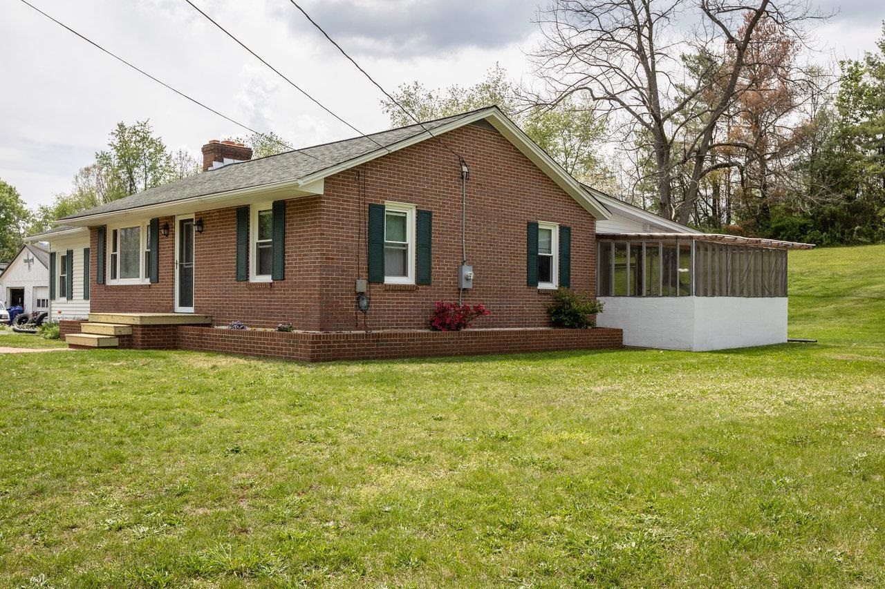 911 OLD WHITE HILL RD, STUARTS DRAFT, Virginia 24477, 2 Bedrooms Bedrooms, ,2 BathroomsBathrooms,Residential,911 OLD WHITE HILL RD,663745 MLS # 663745
