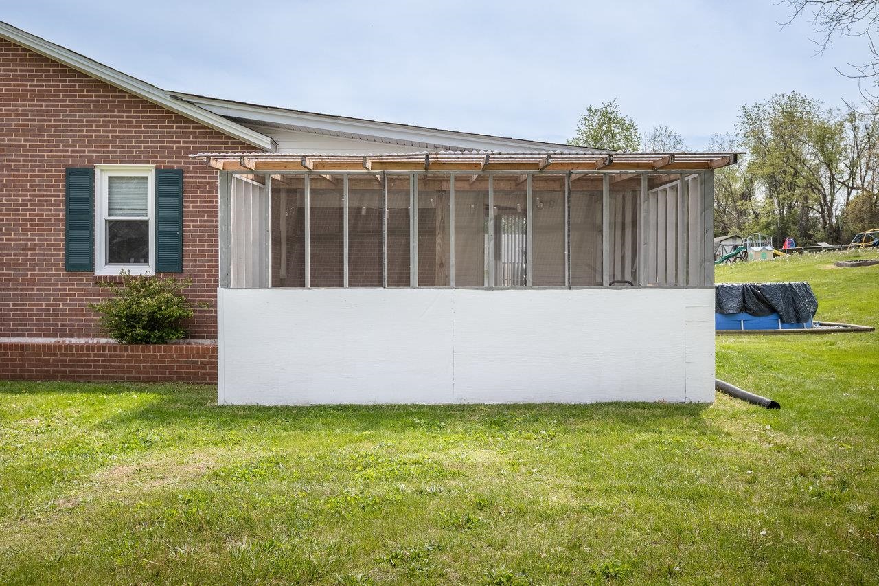 911 OLD WHITE HILL RD, STUARTS DRAFT, Virginia 24477, 2 Bedrooms Bedrooms, ,2 BathroomsBathrooms,Residential,911 OLD WHITE HILL RD,663745 MLS # 663745