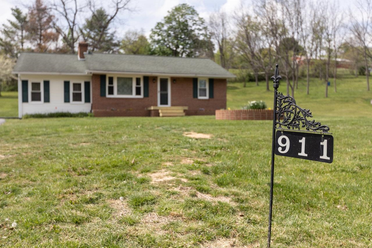 911 OLD WHITE HILL RD, STUARTS DRAFT, Virginia 24477, 2 Bedrooms Bedrooms, ,2 BathroomsBathrooms,Residential,911 OLD WHITE HILL RD,663745 MLS # 663745