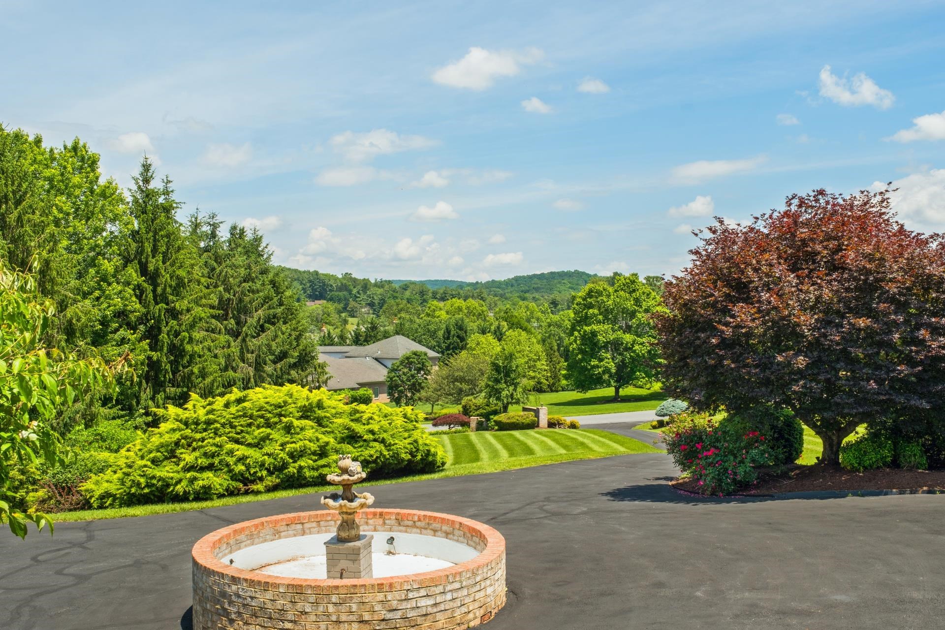 3417 LAKE POINTE DR, ROCKINGHAM, Virginia 22801, 5 Bedrooms Bedrooms, ,4 BathroomsBathrooms,Residential,3417 LAKE POINTE DR,665711 MLS # 665711