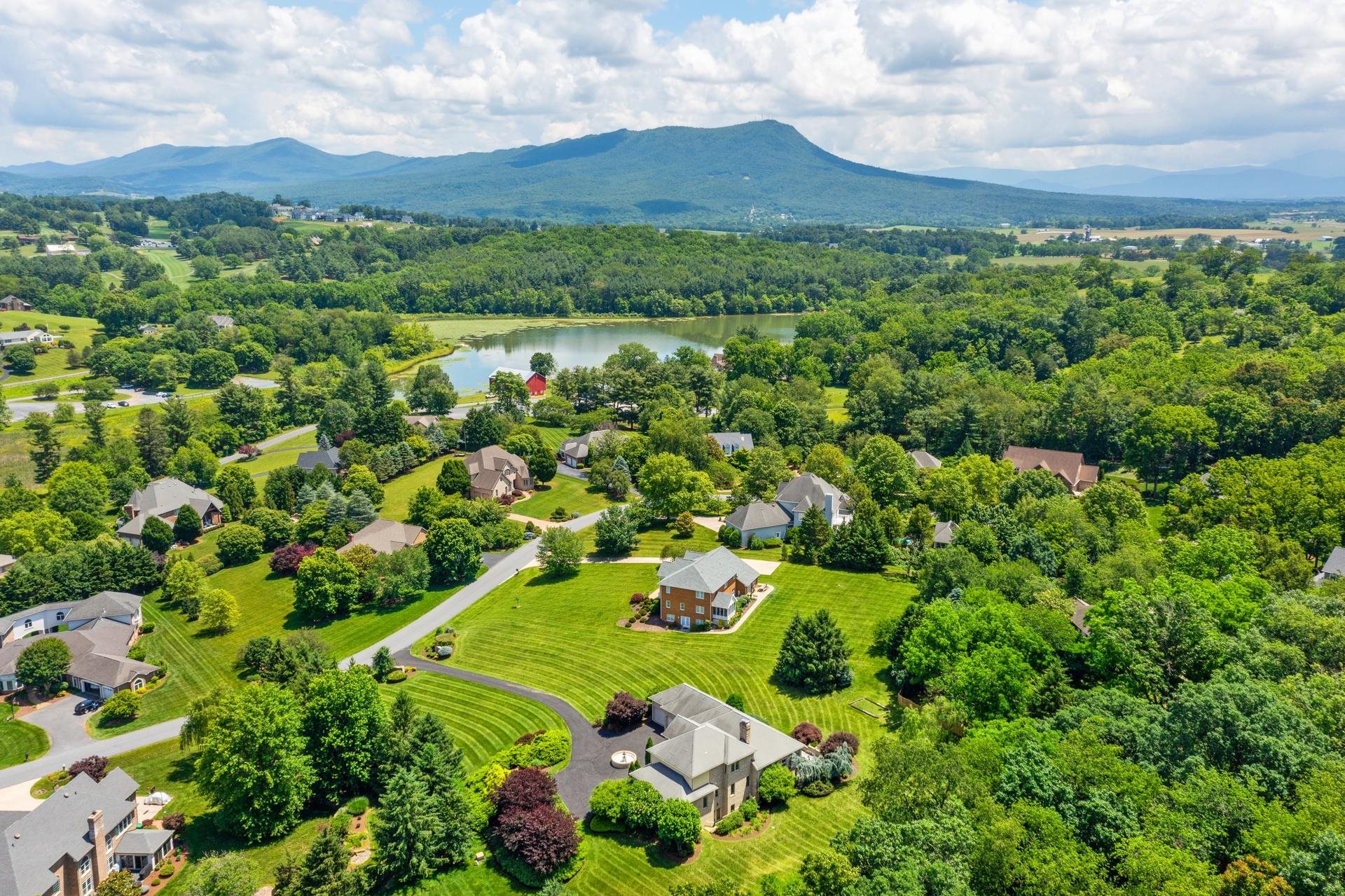 3417 LAKE POINTE DR, ROCKINGHAM, Virginia 22801, 5 Bedrooms Bedrooms, ,4 BathroomsBathrooms,Residential,3417 LAKE POINTE DR,665711 MLS # 665711
