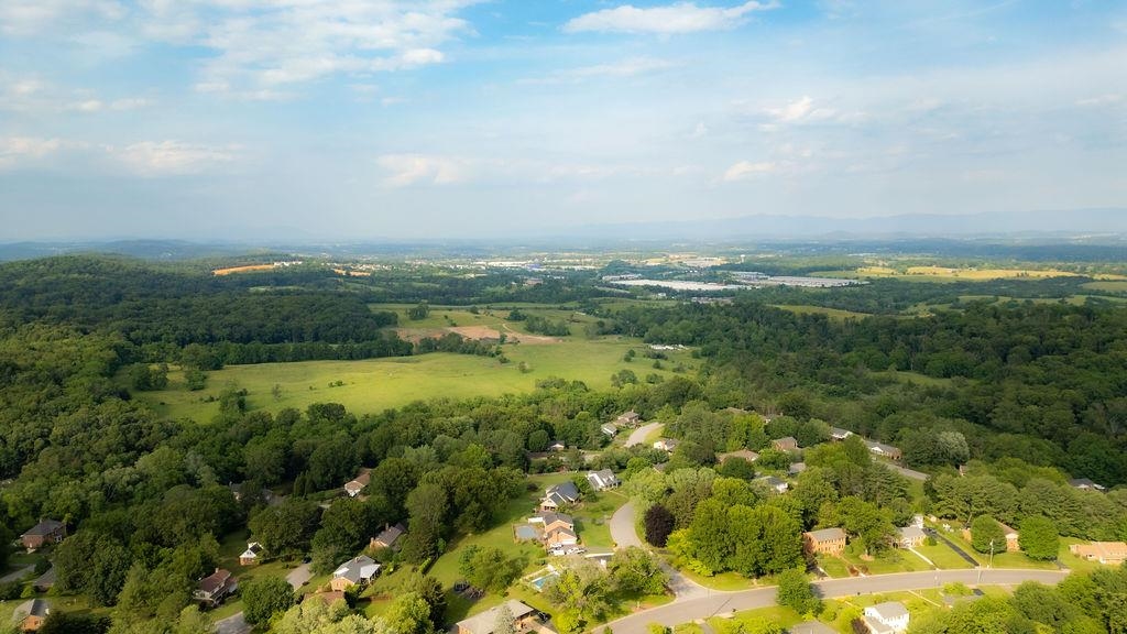 316 BALDWIN DR, STAUNTON, Virginia 24401, 4 Bedrooms Bedrooms, ,3 BathroomsBathrooms,Residential,316 BALDWIN DR,665712 MLS # 665712