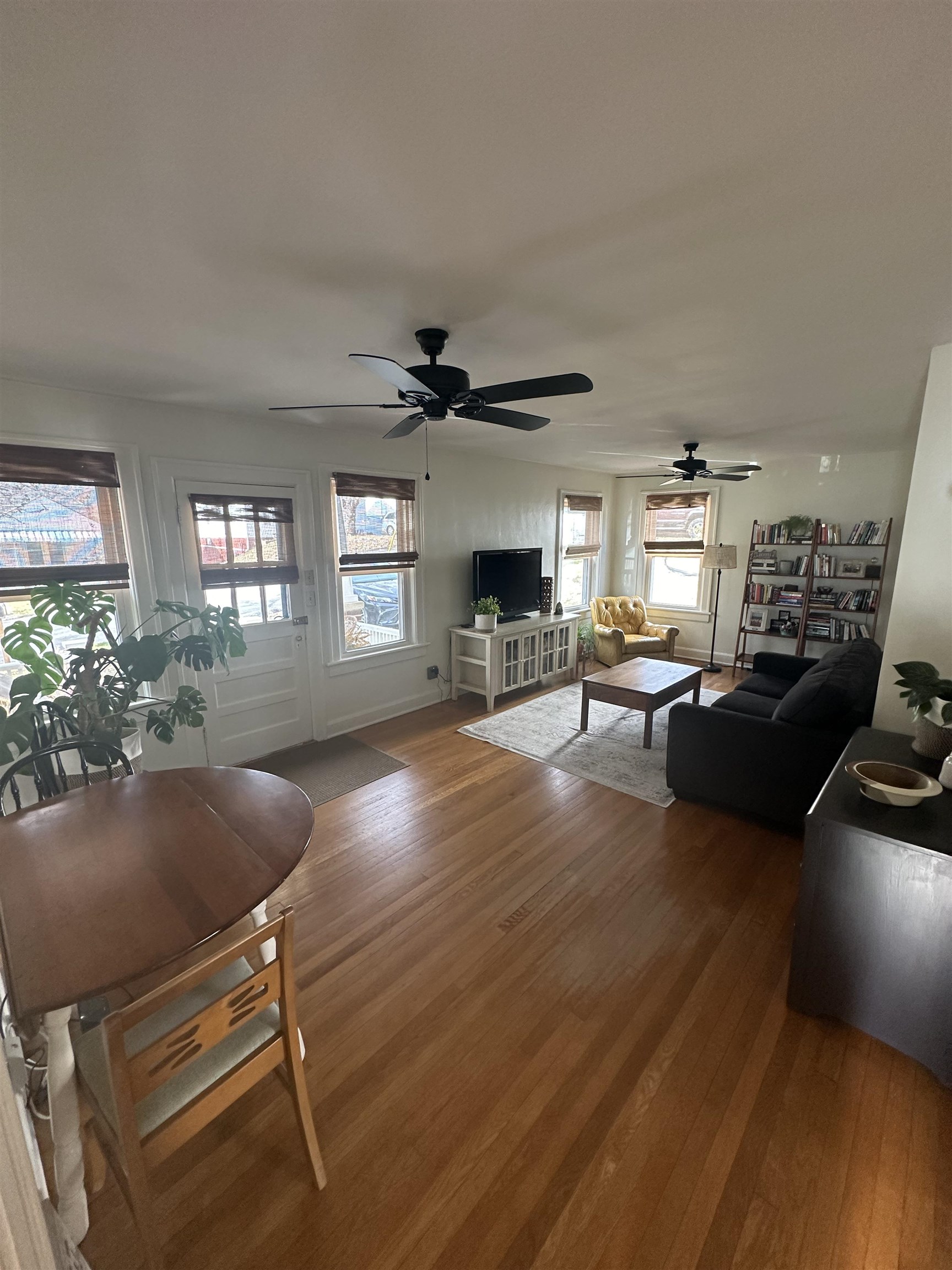 325 THOMPSON ST, STAUNTON, Virginia 24401, 3 Bedrooms Bedrooms, ,1 BathroomBathrooms,Residential,325 THOMPSON ST,665713 MLS # 665713