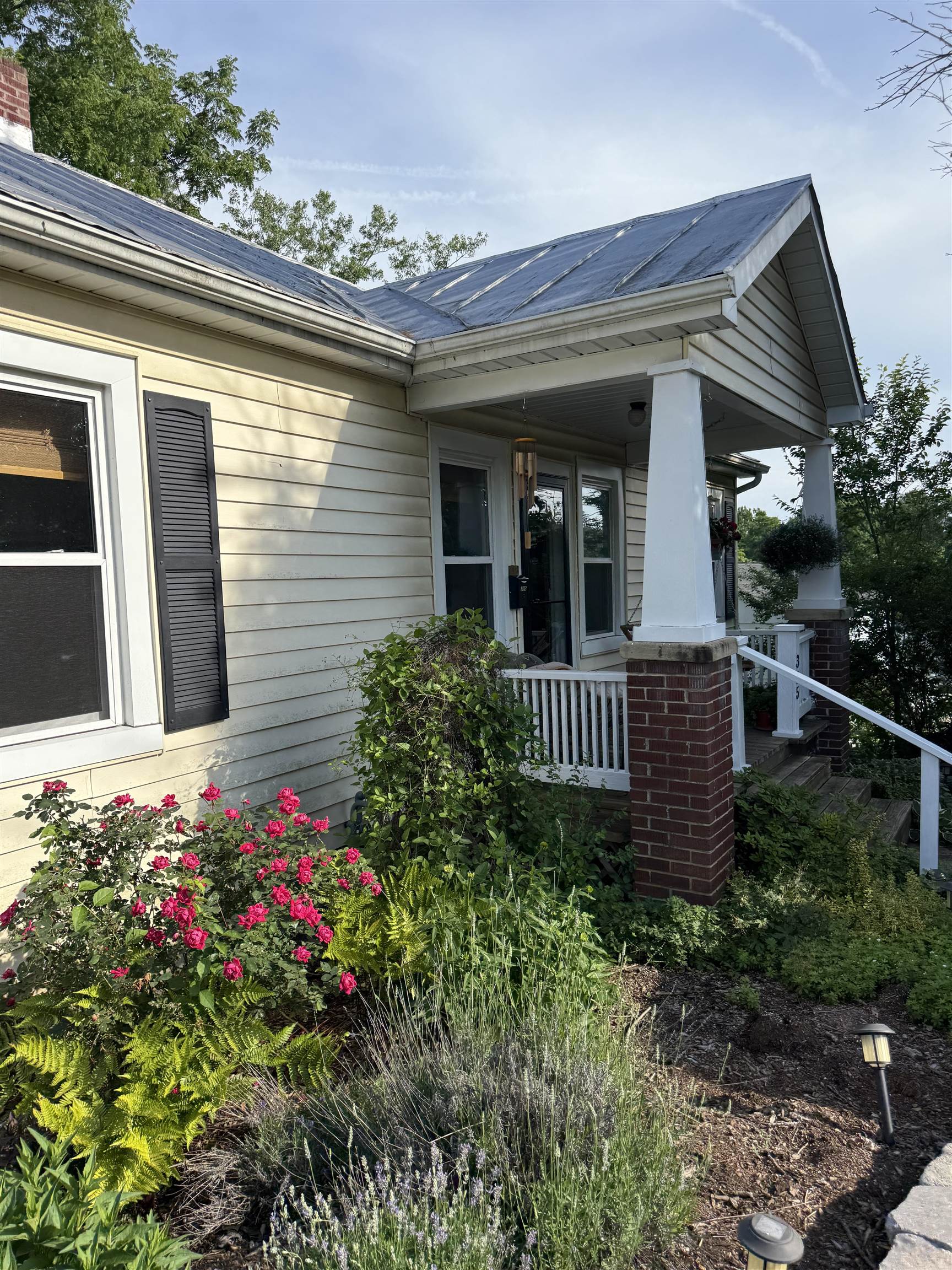 325 THOMPSON ST, STAUNTON, Virginia 24401, 3 Bedrooms Bedrooms, ,1 BathroomBathrooms,Residential,325 THOMPSON ST,665713 MLS # 665713