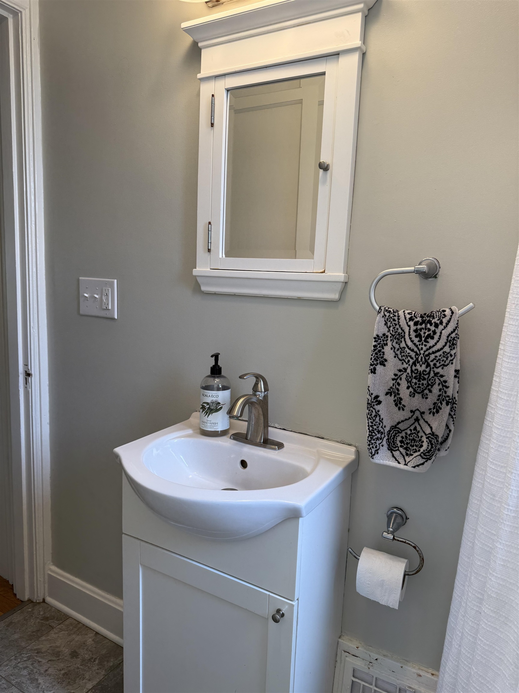 325 THOMPSON ST, STAUNTON, Virginia 24401, 3 Bedrooms Bedrooms, ,1 BathroomBathrooms,Residential,325 THOMPSON ST,665713 MLS # 665713