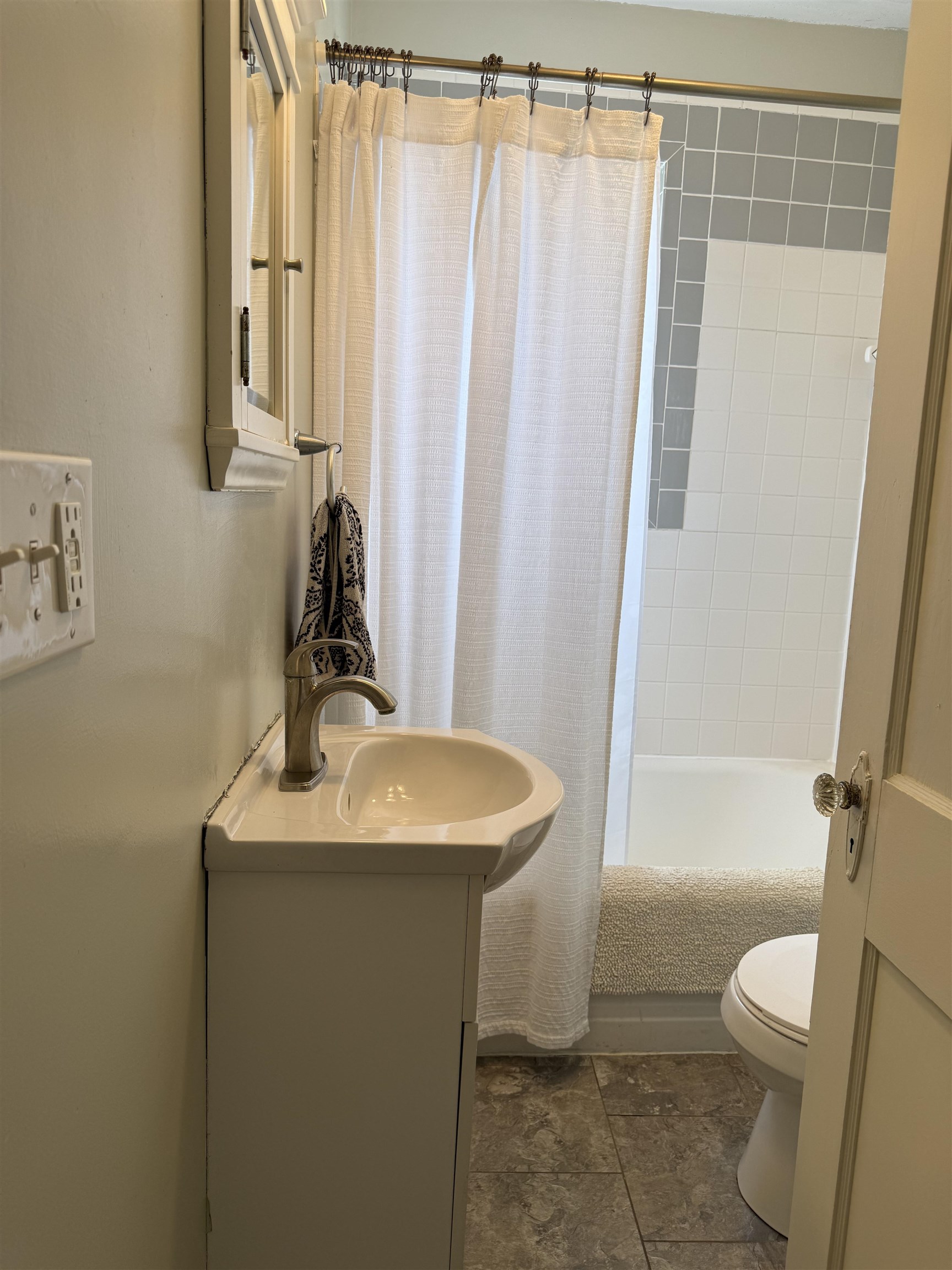 325 THOMPSON ST, STAUNTON, Virginia 24401, 3 Bedrooms Bedrooms, ,1 BathroomBathrooms,Residential,325 THOMPSON ST,665713 MLS # 665713