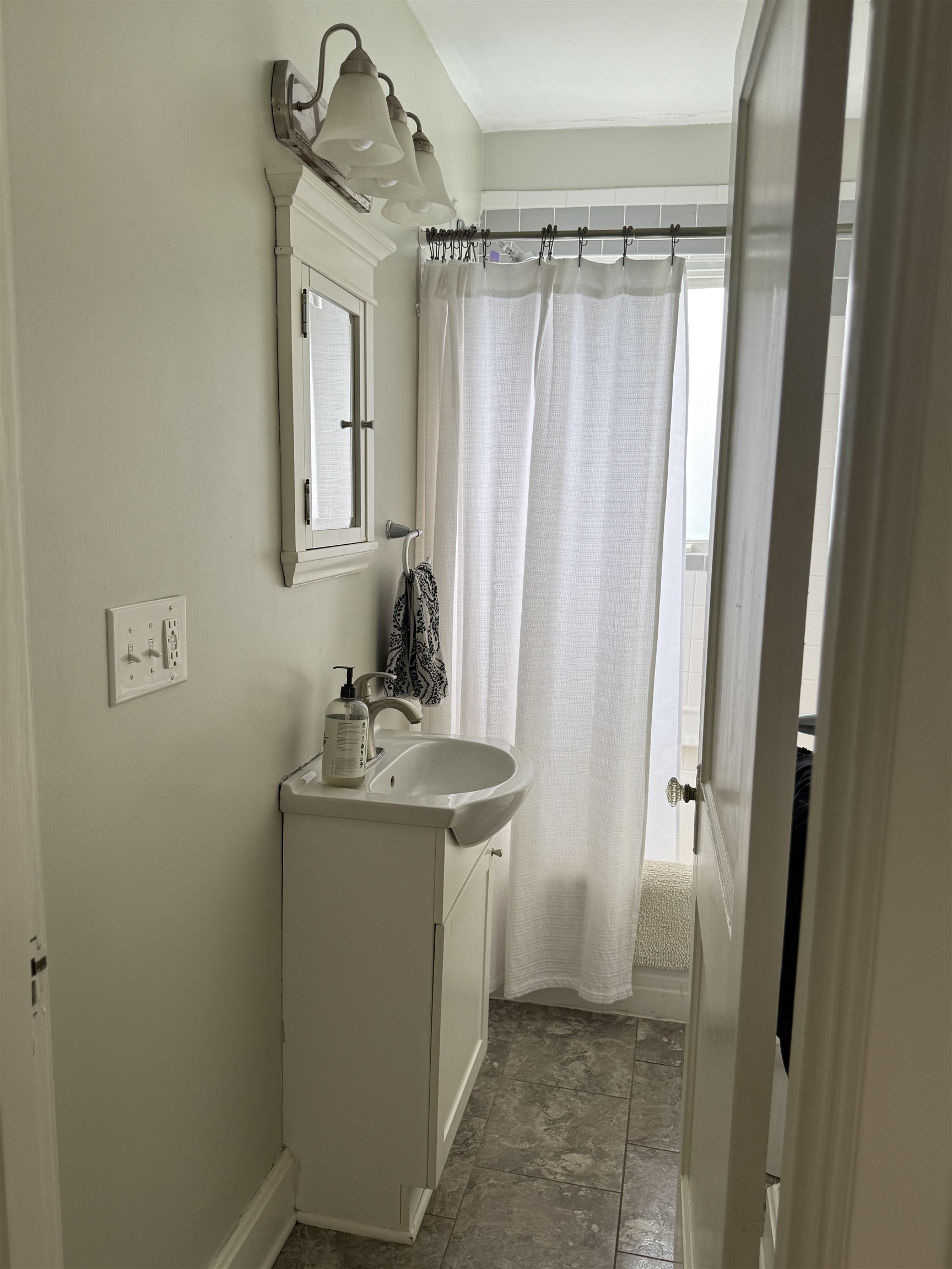325 THOMPSON ST, STAUNTON, Virginia 24401, 3 Bedrooms Bedrooms, ,1 BathroomBathrooms,Residential,325 THOMPSON ST,665713 MLS # 665713