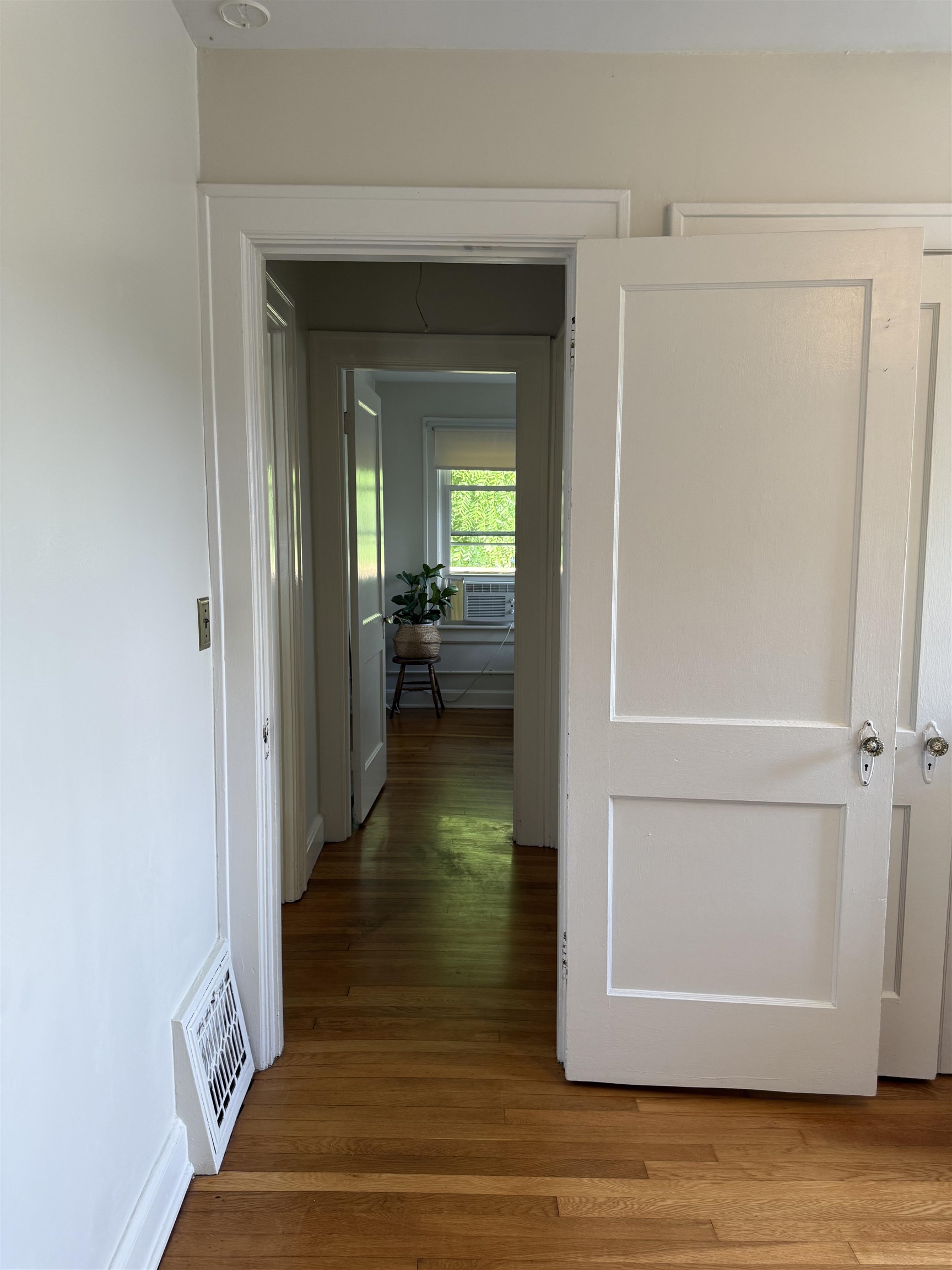 325 THOMPSON ST, STAUNTON, Virginia 24401, 3 Bedrooms Bedrooms, ,1 BathroomBathrooms,Residential,325 THOMPSON ST,665713 MLS # 665713
