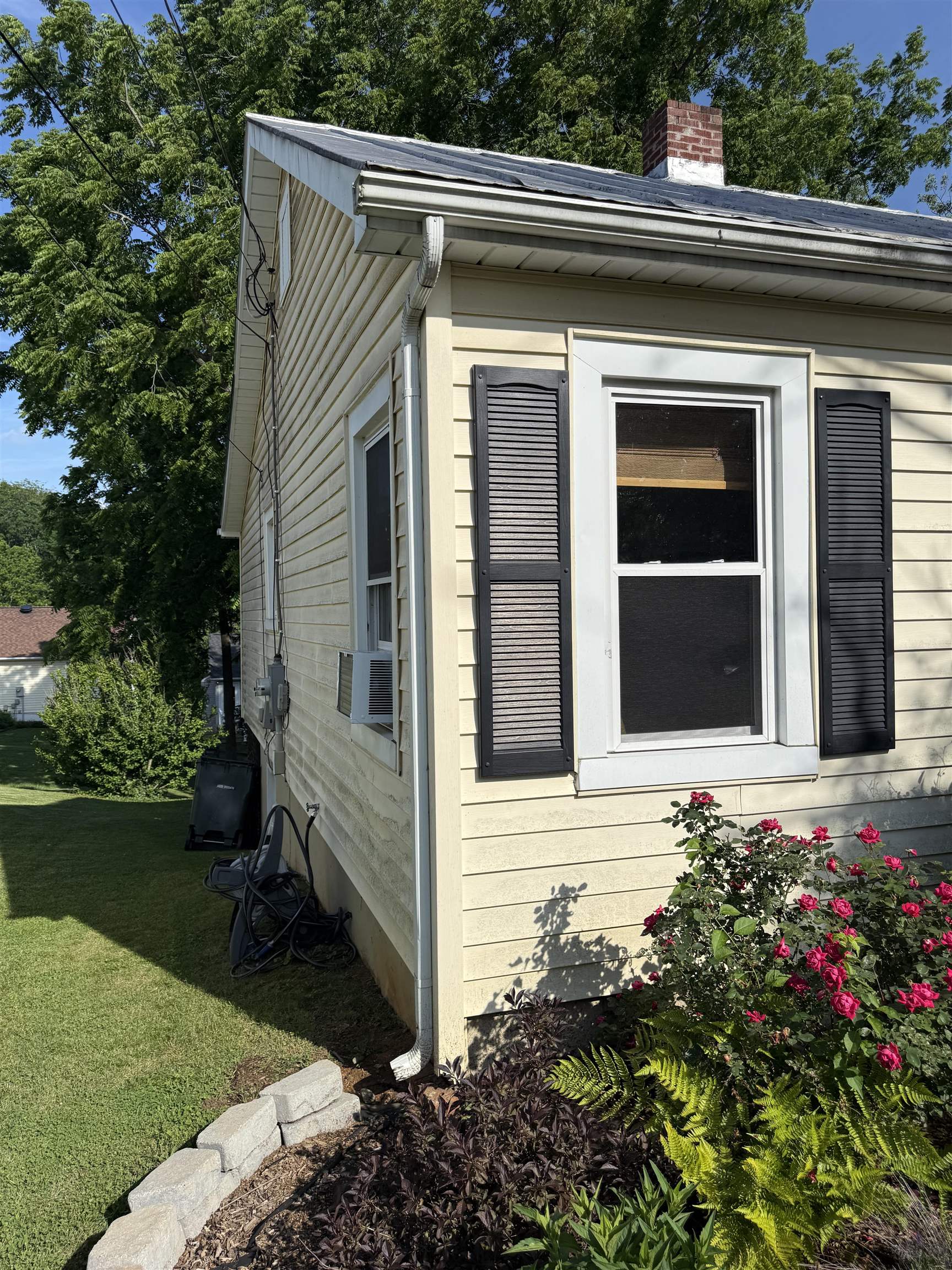 325 THOMPSON ST, STAUNTON, Virginia 24401, 3 Bedrooms Bedrooms, ,1 BathroomBathrooms,Residential,325 THOMPSON ST,665713 MLS # 665713