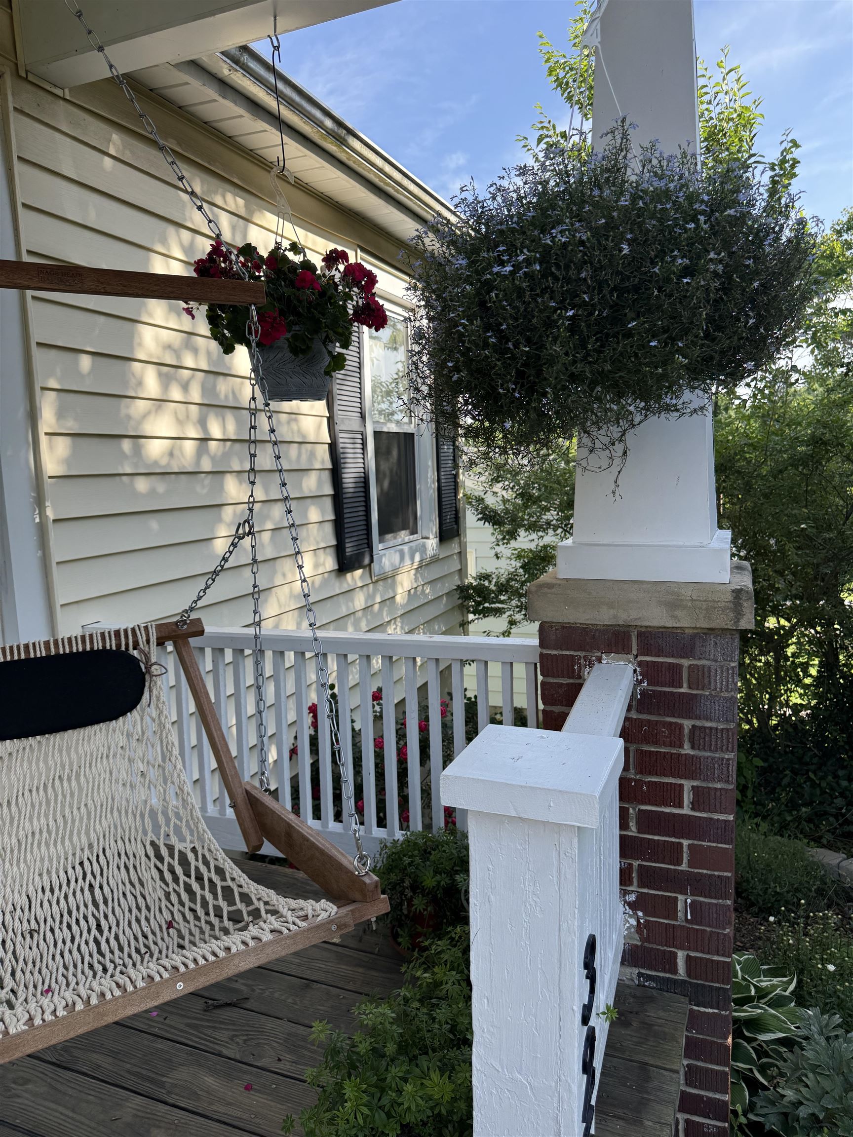 325 THOMPSON ST, STAUNTON, Virginia 24401, 3 Bedrooms Bedrooms, ,1 BathroomBathrooms,Residential,325 THOMPSON ST,665713 MLS # 665713