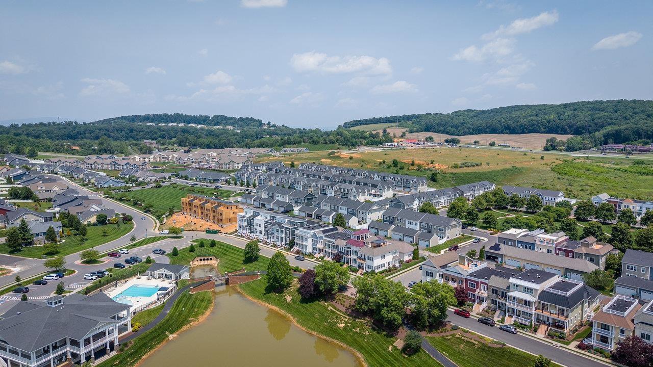 3277 PRESTON SHORE DR, ROCKINGHAM, Virginia 22801, 2 Bedrooms Bedrooms, ,3 BathroomsBathrooms,Residential,3277 PRESTON SHORE DR,665719 MLS # 665719