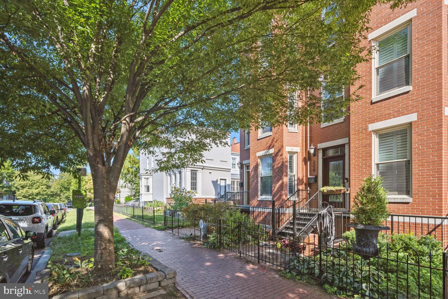 206 D ST SE, WASHINGTON, District Of Columbia 20003, 5 Bedrooms Bedrooms, ,4 BathroomsBathrooms,Residential,For sale,206 D ST SE,DCDC2153960 MLS # DCDC2153960
