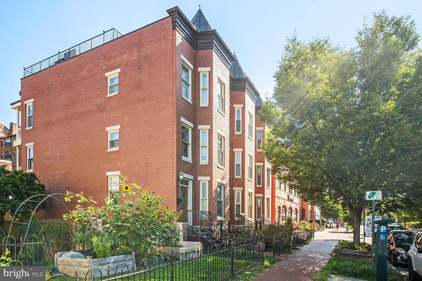 206 D ST SE, WASHINGTON, District Of Columbia 20003, 5 Bedrooms Bedrooms, ,4 BathroomsBathrooms,Residential,For sale,206 D ST SE,DCDC2153960 MLS # DCDC2153960