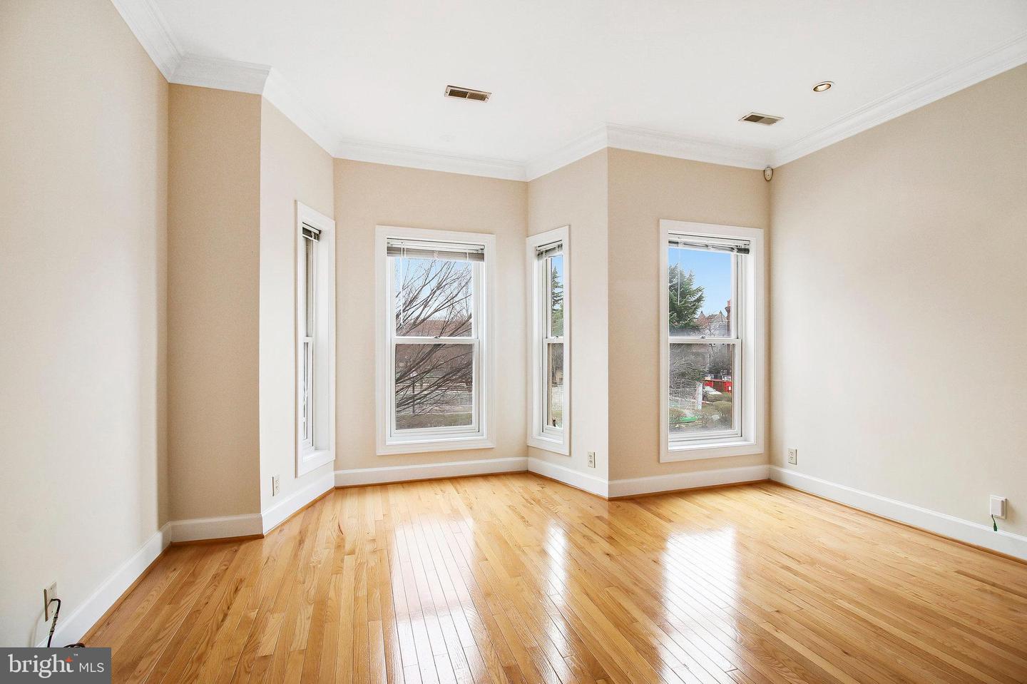 206 D ST SE, WASHINGTON, District Of Columbia 20003, 5 Bedrooms Bedrooms, ,4 BathroomsBathrooms,Residential,For sale,206 D ST SE,DCDC2153960 MLS # DCDC2153960