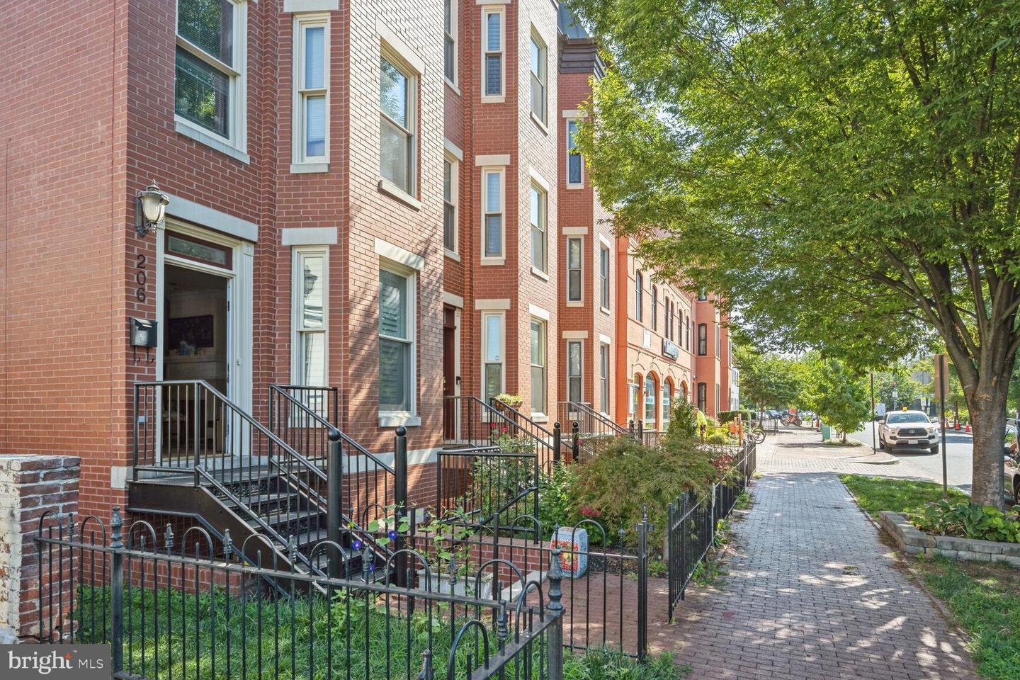 206 D ST SE, WASHINGTON, District Of Columbia 20003, 5 Bedrooms Bedrooms, ,4 BathroomsBathrooms,Residential,For sale,206 D ST SE,DCDC2153960 MLS # DCDC2153960