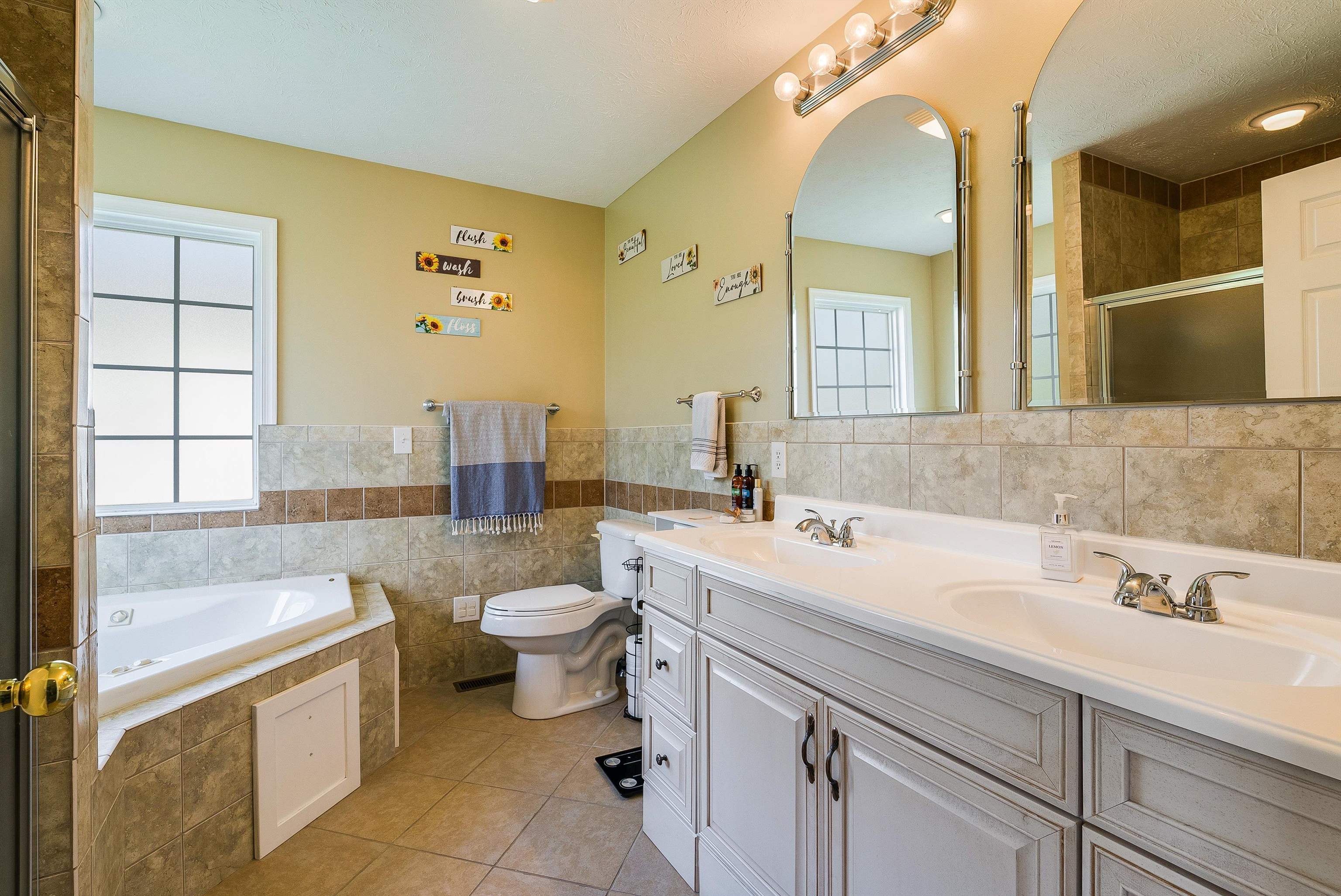 725 MINEOLA ST, STAUNTON, Virginia 24401, 3 Bedrooms Bedrooms, ,2 BathroomsBathrooms,Residential,725 MINEOLA ST,665725 MLS # 665725
