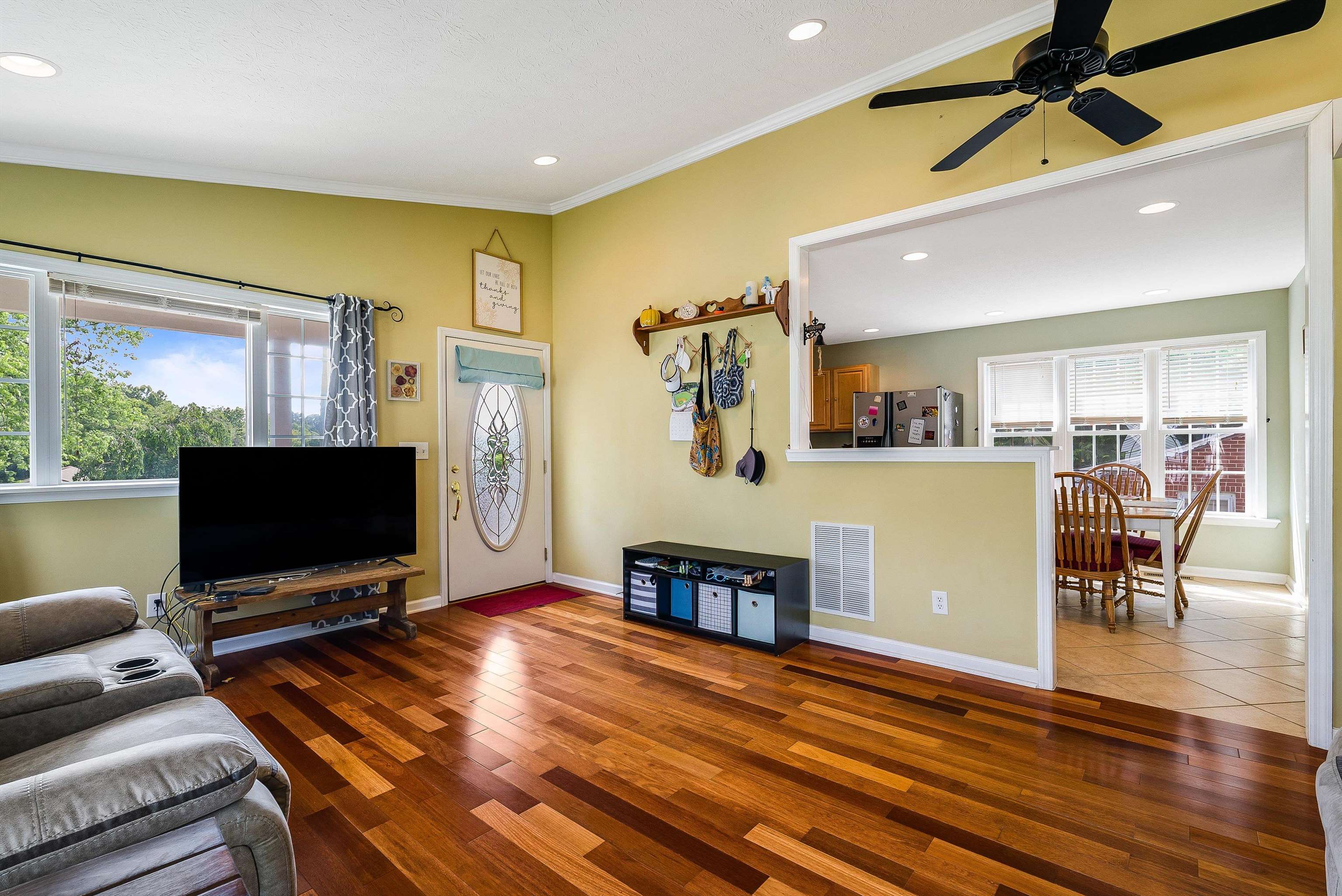 725 MINEOLA ST, STAUNTON, Virginia 24401, 3 Bedrooms Bedrooms, ,2 BathroomsBathrooms,Residential,725 MINEOLA ST,665725 MLS # 665725