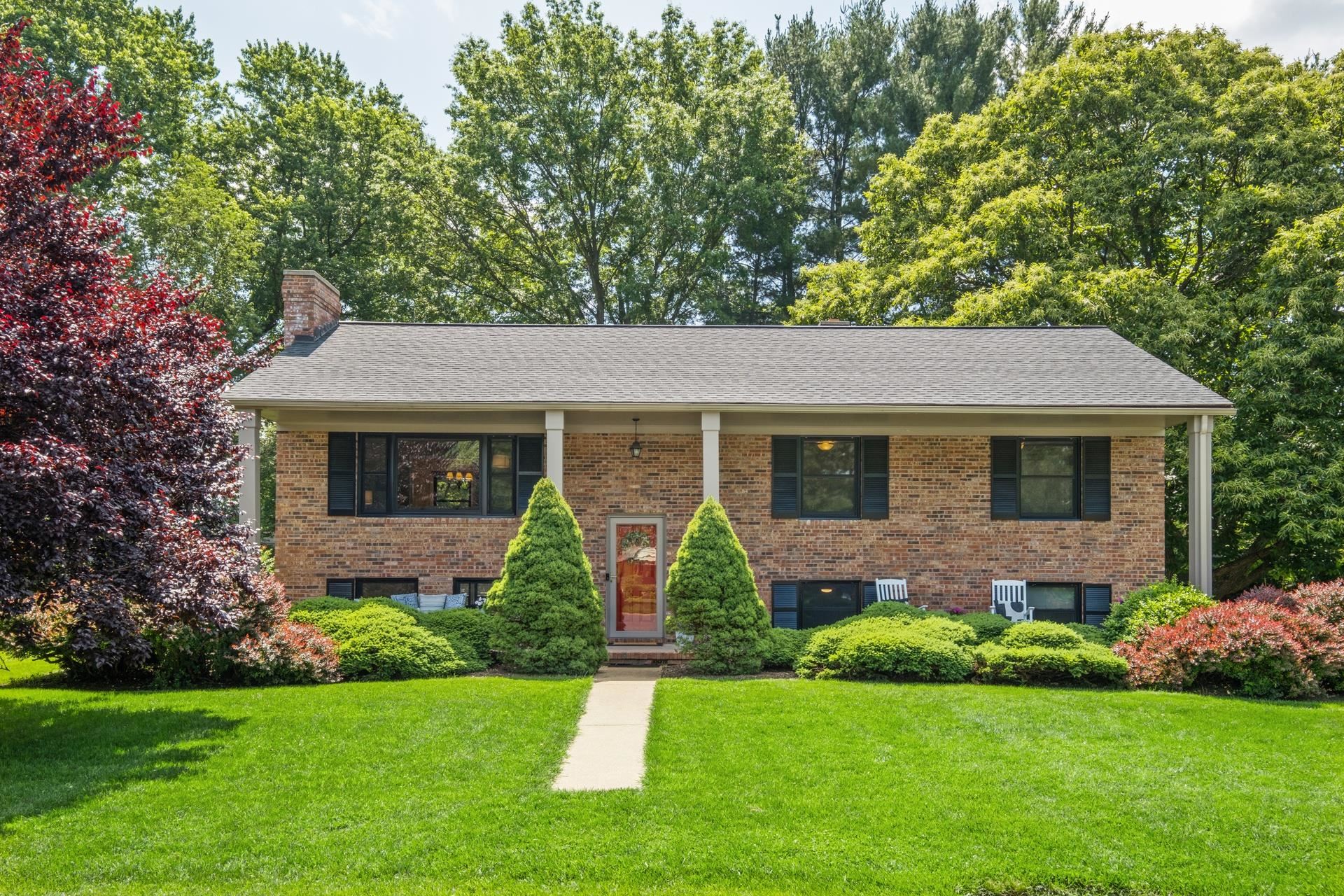 100 S POPE ST, BRIDGEWATER, Virginia 22812, 4 Bedrooms Bedrooms, ,2 BathroomsBathrooms,Residential,100 S POPE ST,665729 MLS # 665729