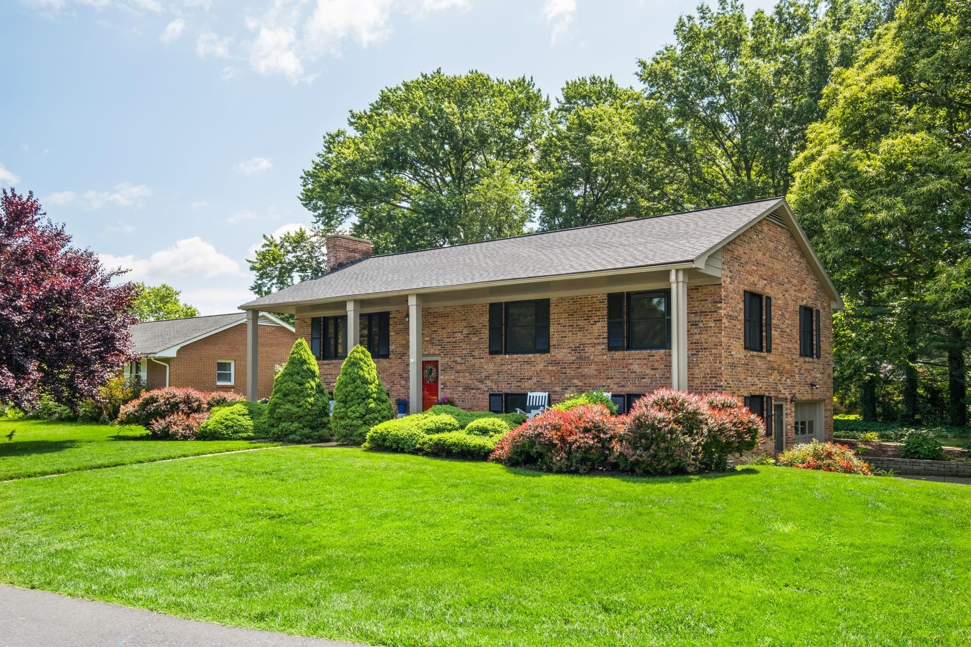 100 S POPE ST, BRIDGEWATER, Virginia 22812, 4 Bedrooms Bedrooms, ,2 BathroomsBathrooms,Residential,100 S POPE ST,665729 MLS # 665729