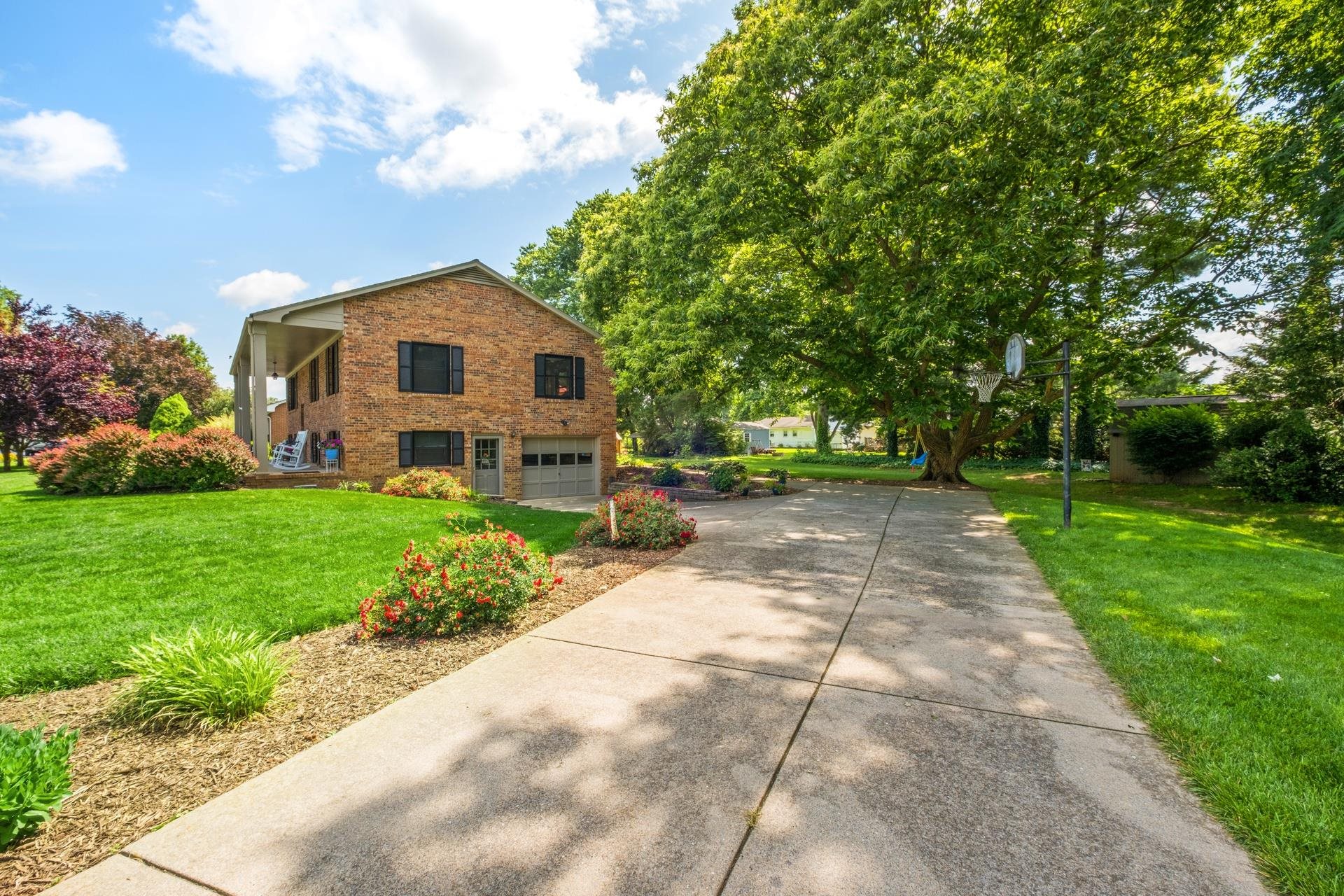 100 S POPE ST, BRIDGEWATER, Virginia 22812, 4 Bedrooms Bedrooms, ,2 BathroomsBathrooms,Residential,100 S POPE ST,665729 MLS # 665729