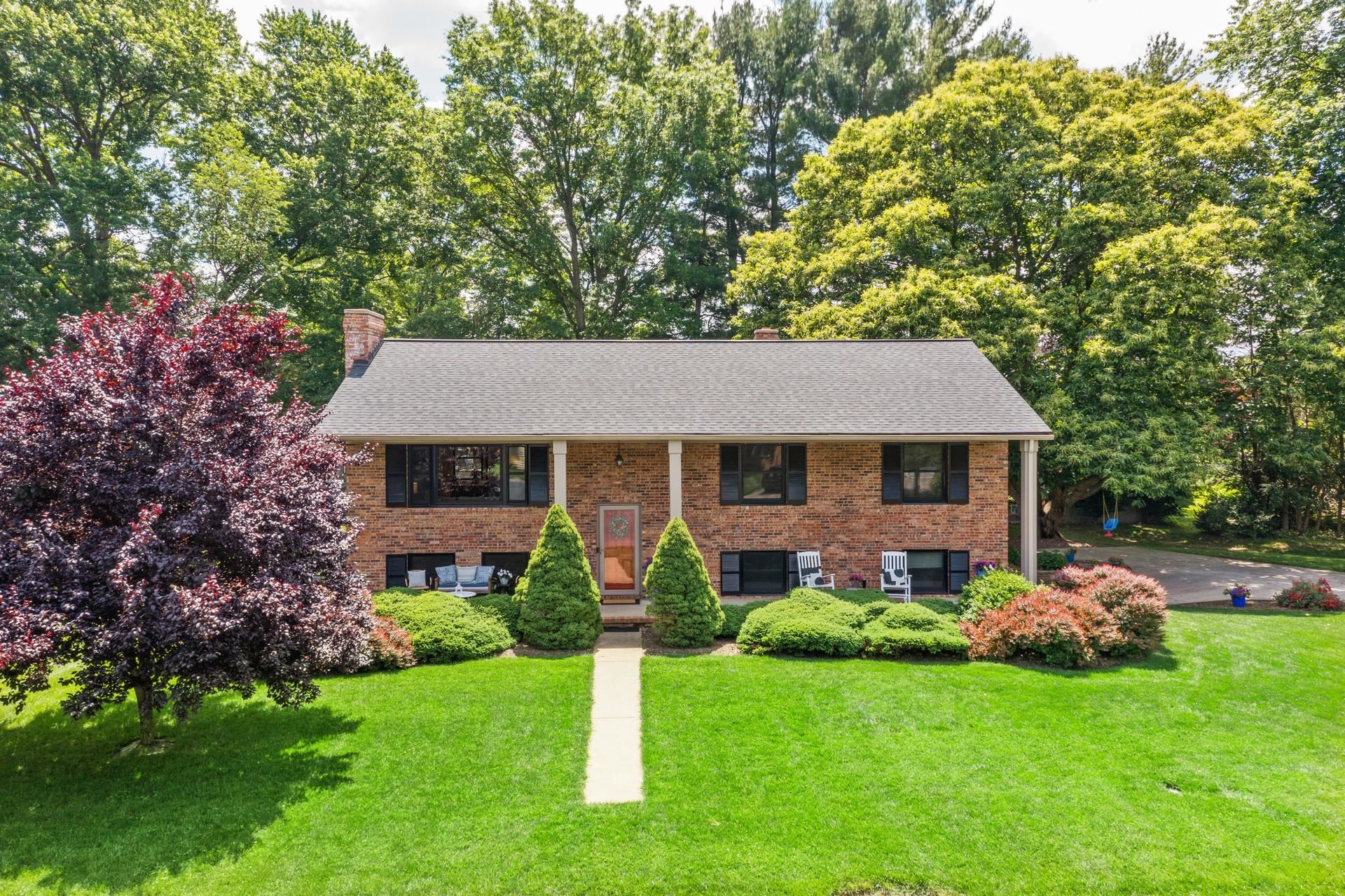 100 S POPE ST, BRIDGEWATER, Virginia 22812, 4 Bedrooms Bedrooms, ,2 BathroomsBathrooms,Residential,100 S POPE ST,665729 MLS # 665729