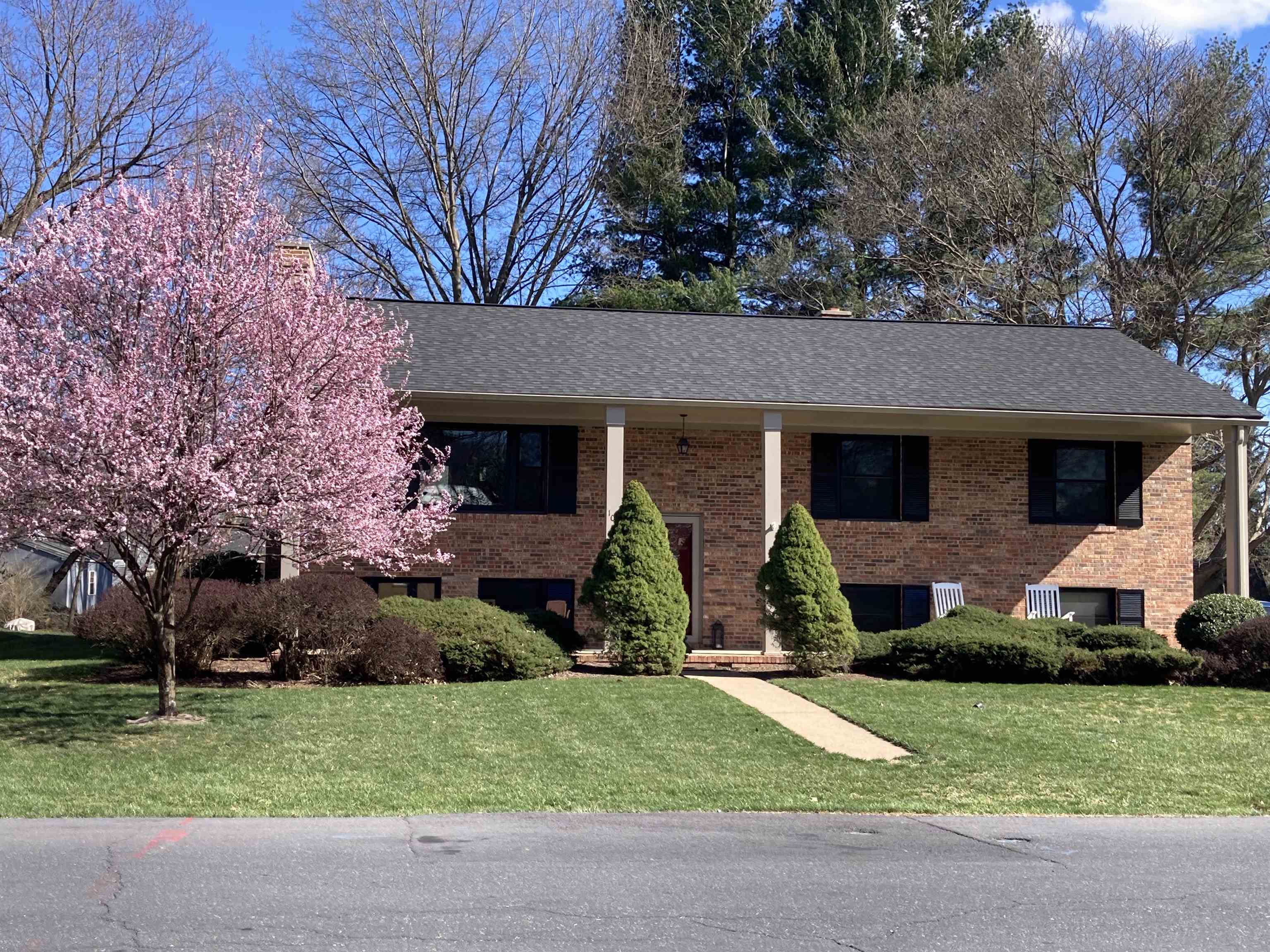 100 S POPE ST, BRIDGEWATER, Virginia 22812, 4 Bedrooms Bedrooms, ,2 BathroomsBathrooms,Residential,100 S POPE ST,665729 MLS # 665729