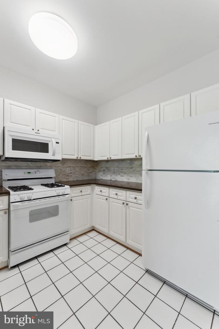 2103 HIGHCOURT LN #303, HERNDON, Virginia 20170, 2 Bedrooms Bedrooms, ,2 BathroomsBathrooms,Residential,For sale,2103 HIGHCOURT LN #303,VAFX2224198 MLS # VAFX2224198