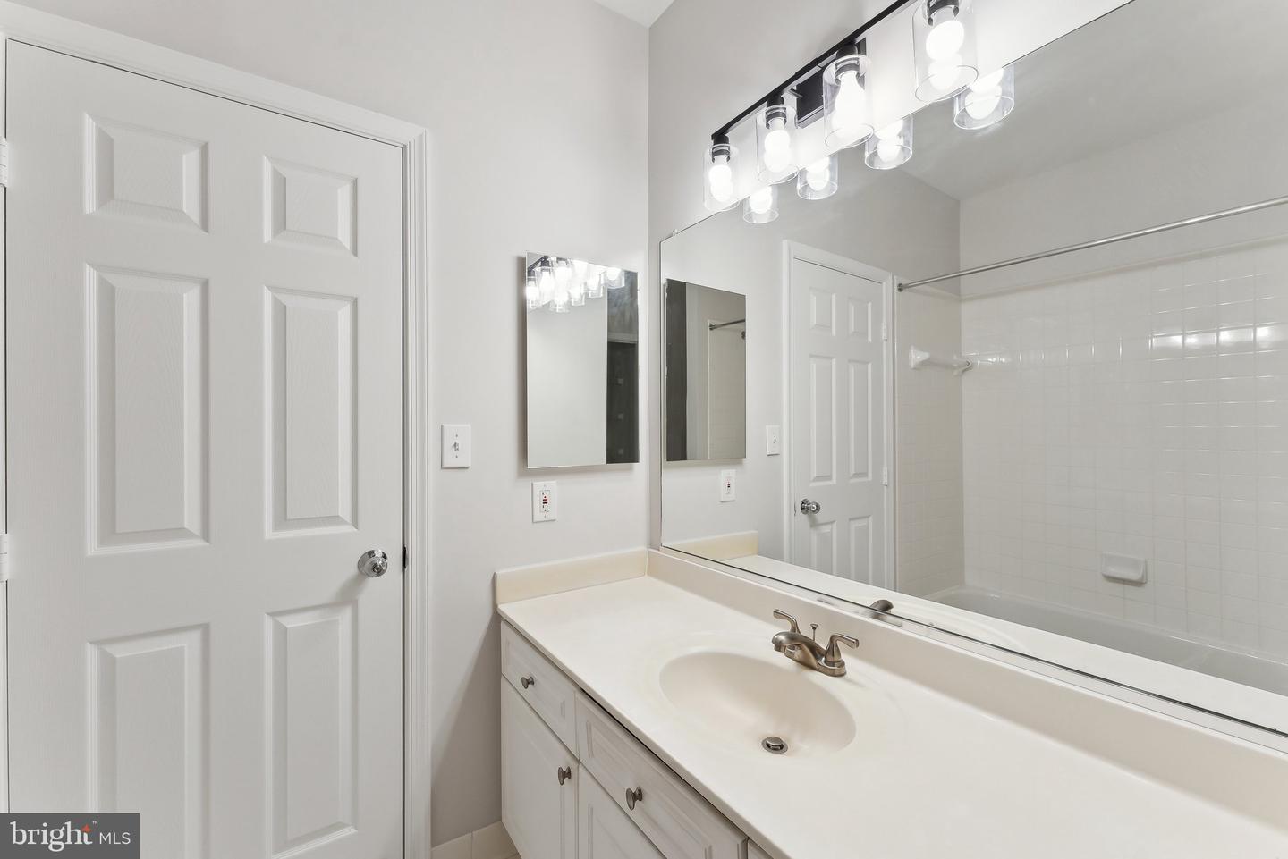 2103 HIGHCOURT LN #303, HERNDON, Virginia 20170, 2 Bedrooms Bedrooms, ,2 BathroomsBathrooms,Residential,For sale,2103 HIGHCOURT LN #303,VAFX2224198 MLS # VAFX2224198
