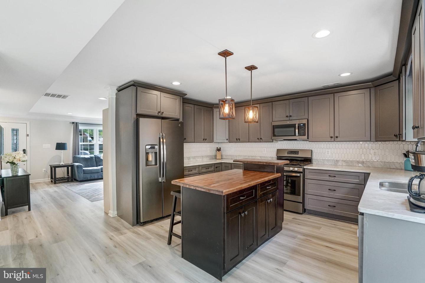 6022 RIXEY DR, ALEXANDRIA, Virginia 22303, 4 Bedrooms Bedrooms, ,3 BathroomsBathrooms,Residential,For sale,6022 RIXEY DR,VAFX2233438 MLS # VAFX2233438