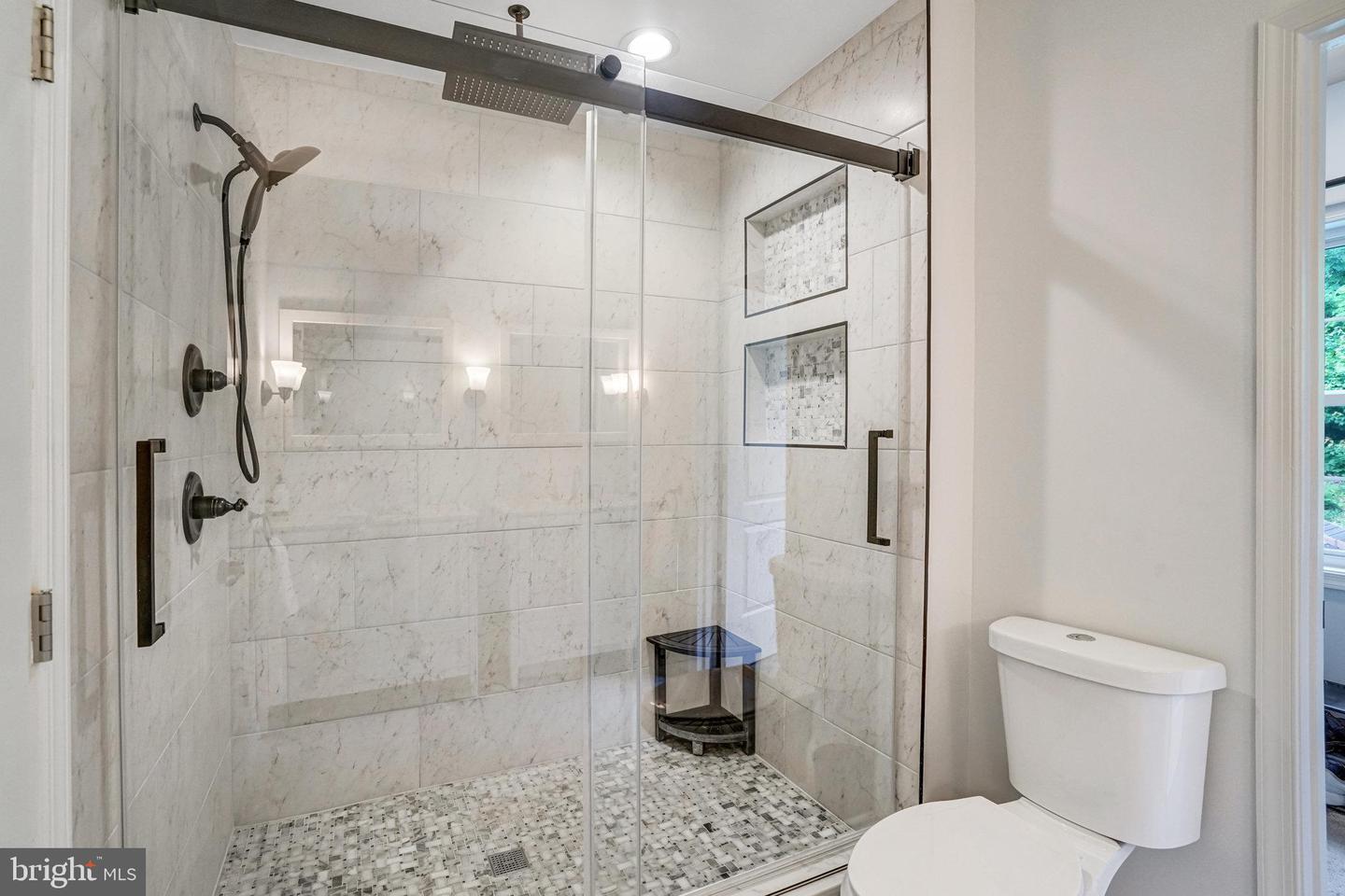 6022 RIXEY DR, ALEXANDRIA, Virginia 22303, 4 Bedrooms Bedrooms, ,3 BathroomsBathrooms,Residential,For sale,6022 RIXEY DR,VAFX2233438 MLS # VAFX2233438